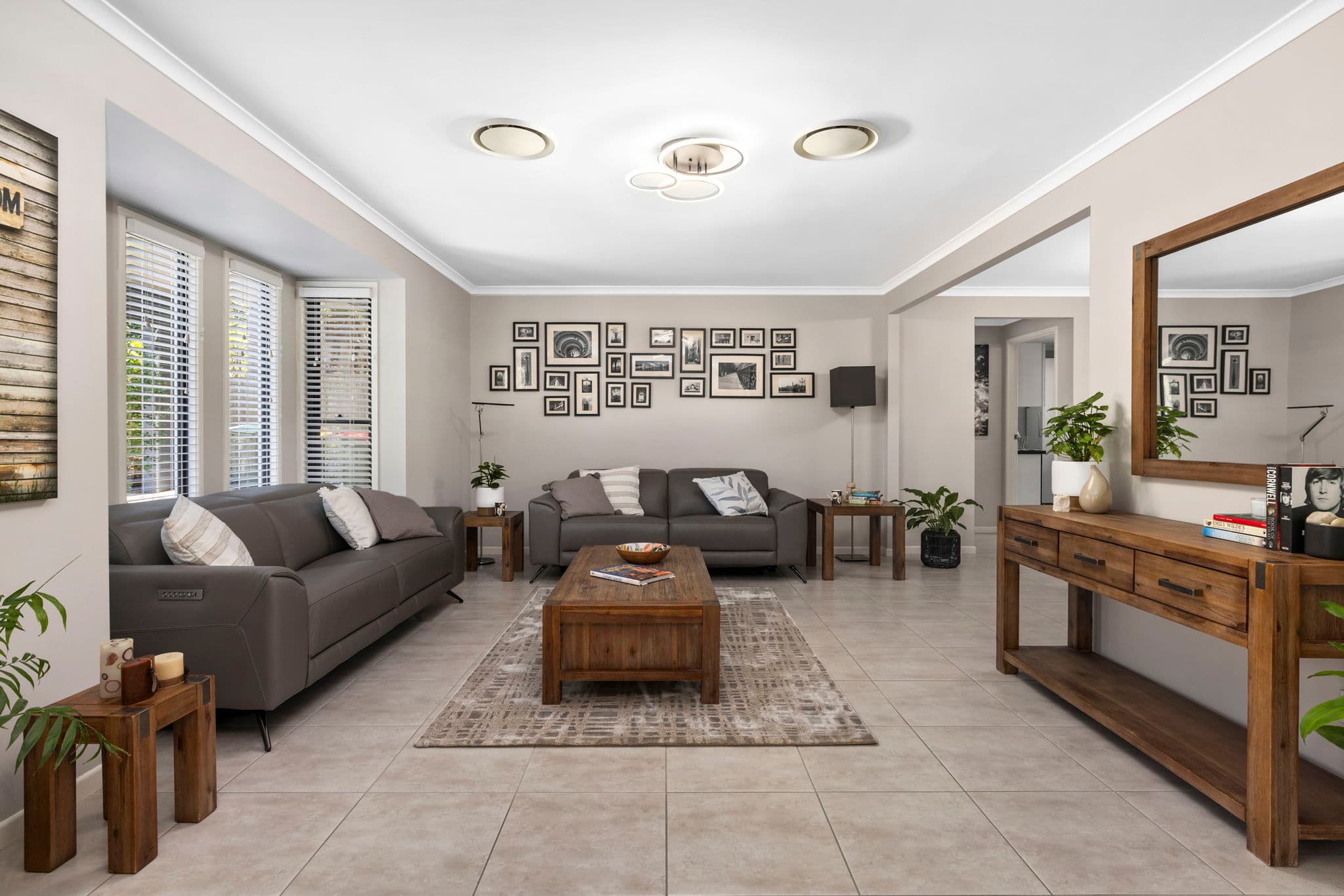 1 Sun Place, Chapel Hill - Thumbnail 2