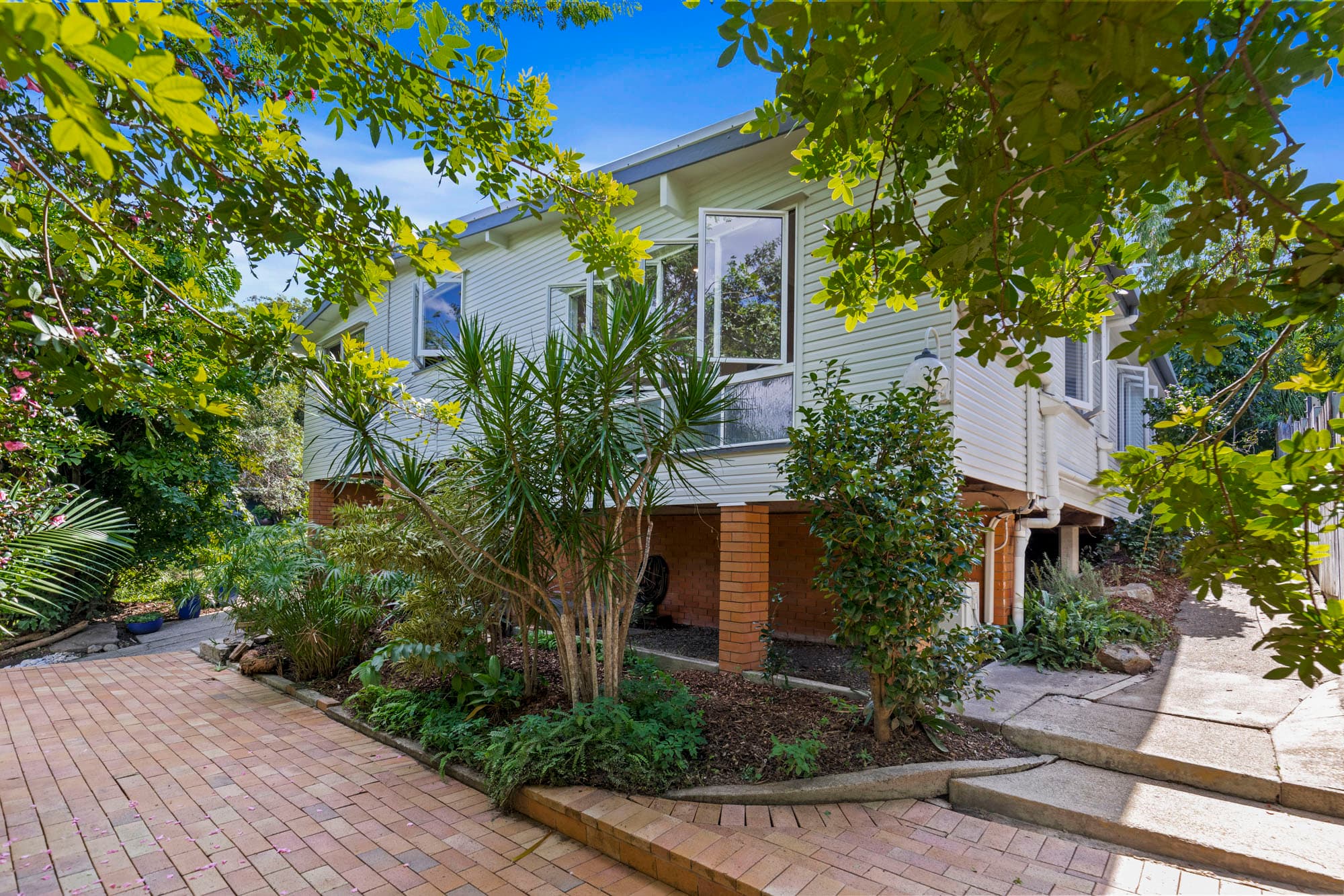 11 Pictavia Street, Toowong - Thumbnail 2