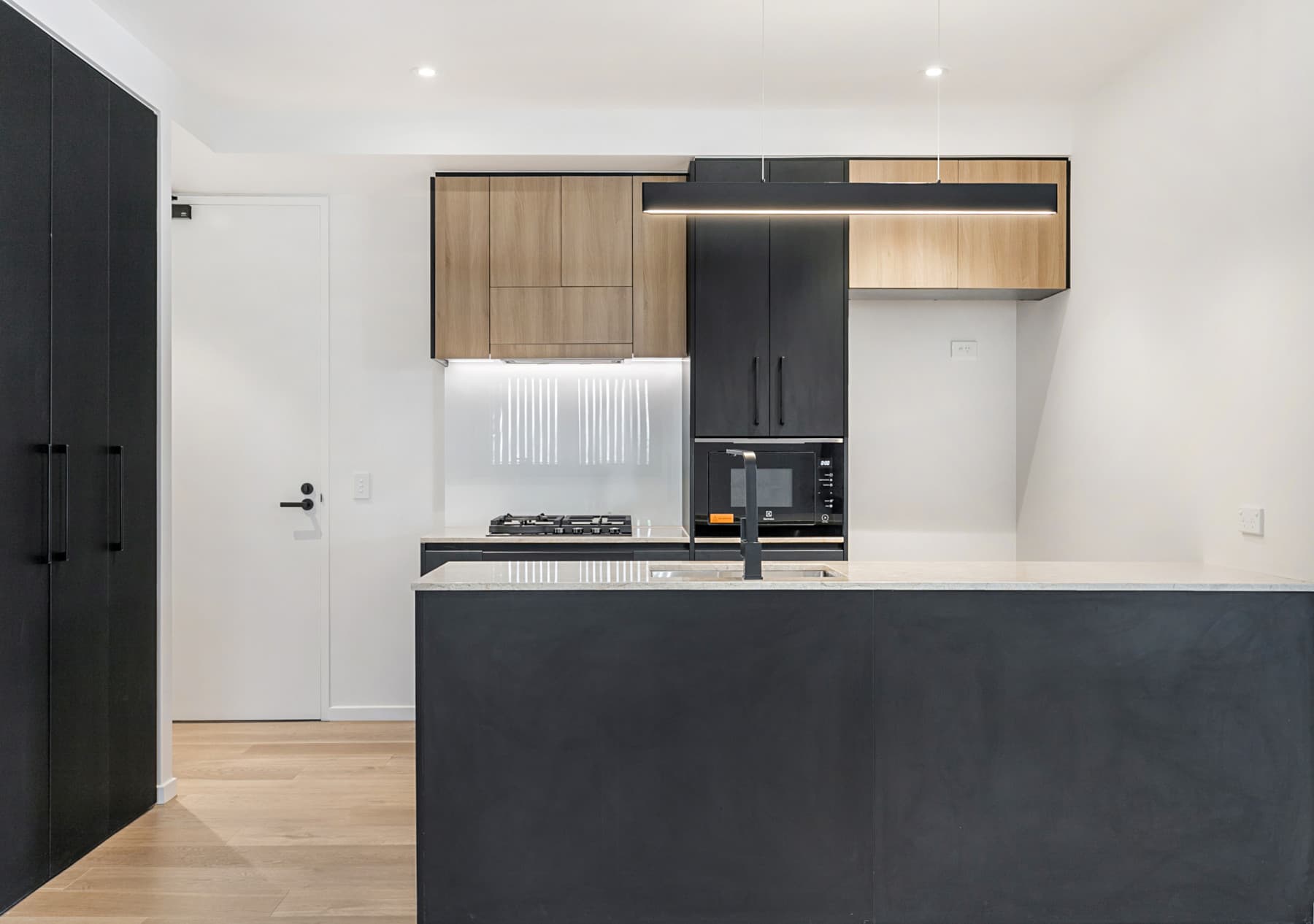202/46 Warren Street, St Lucia - Thumbnail 2
