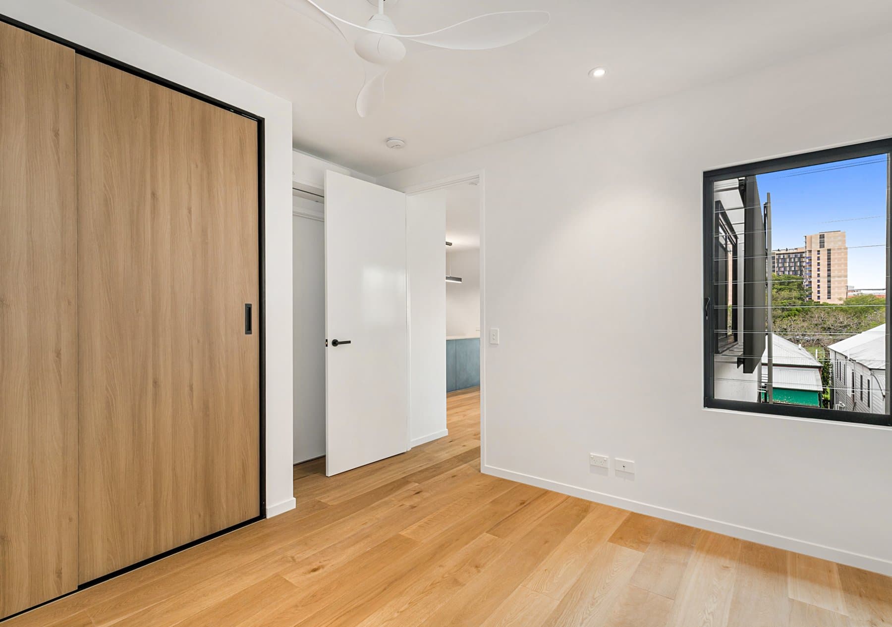 202/46 Warren Street, St Lucia - Thumbnail 4