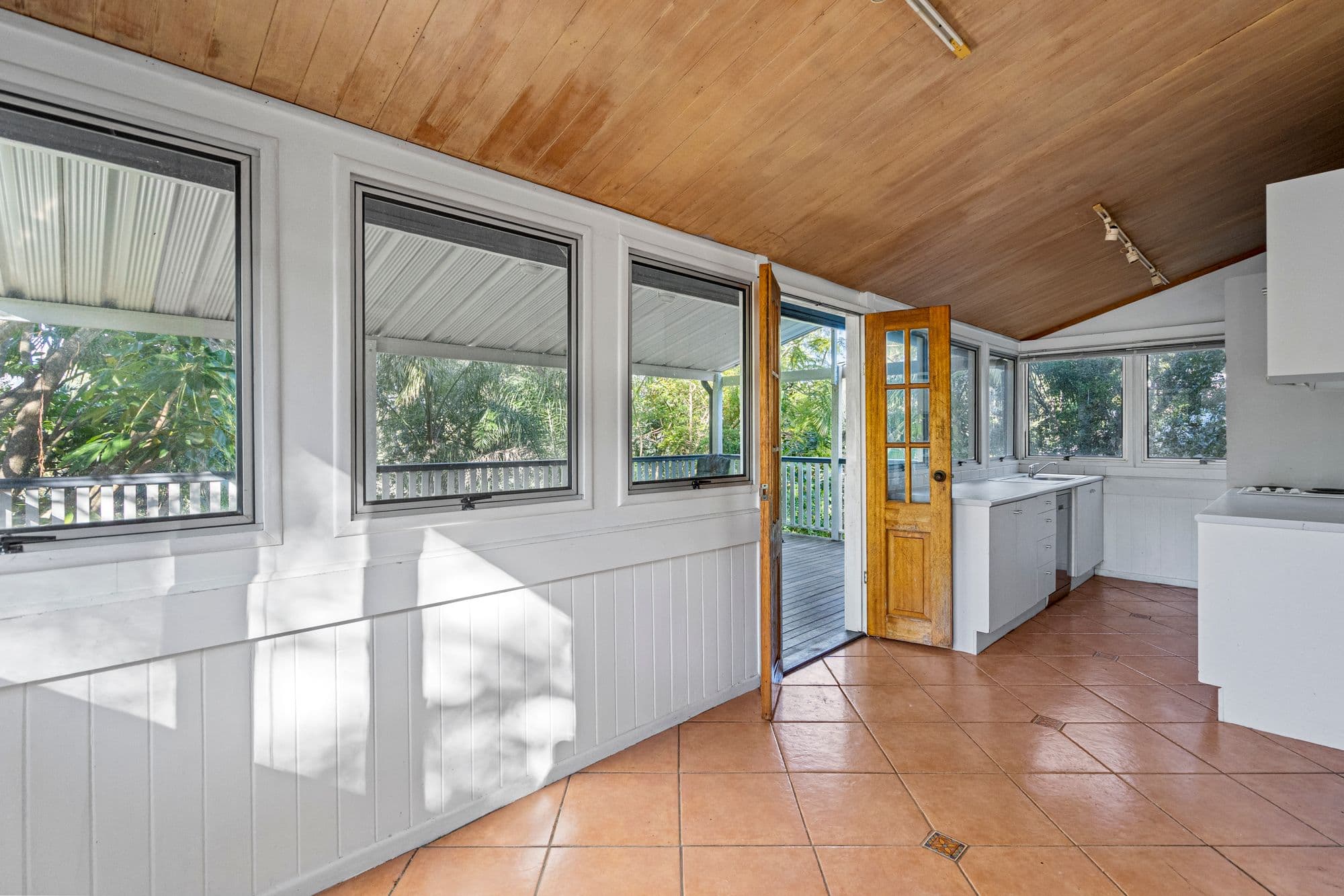 84 Russell Terrace, Indooroopilly - Thumbnail 3
