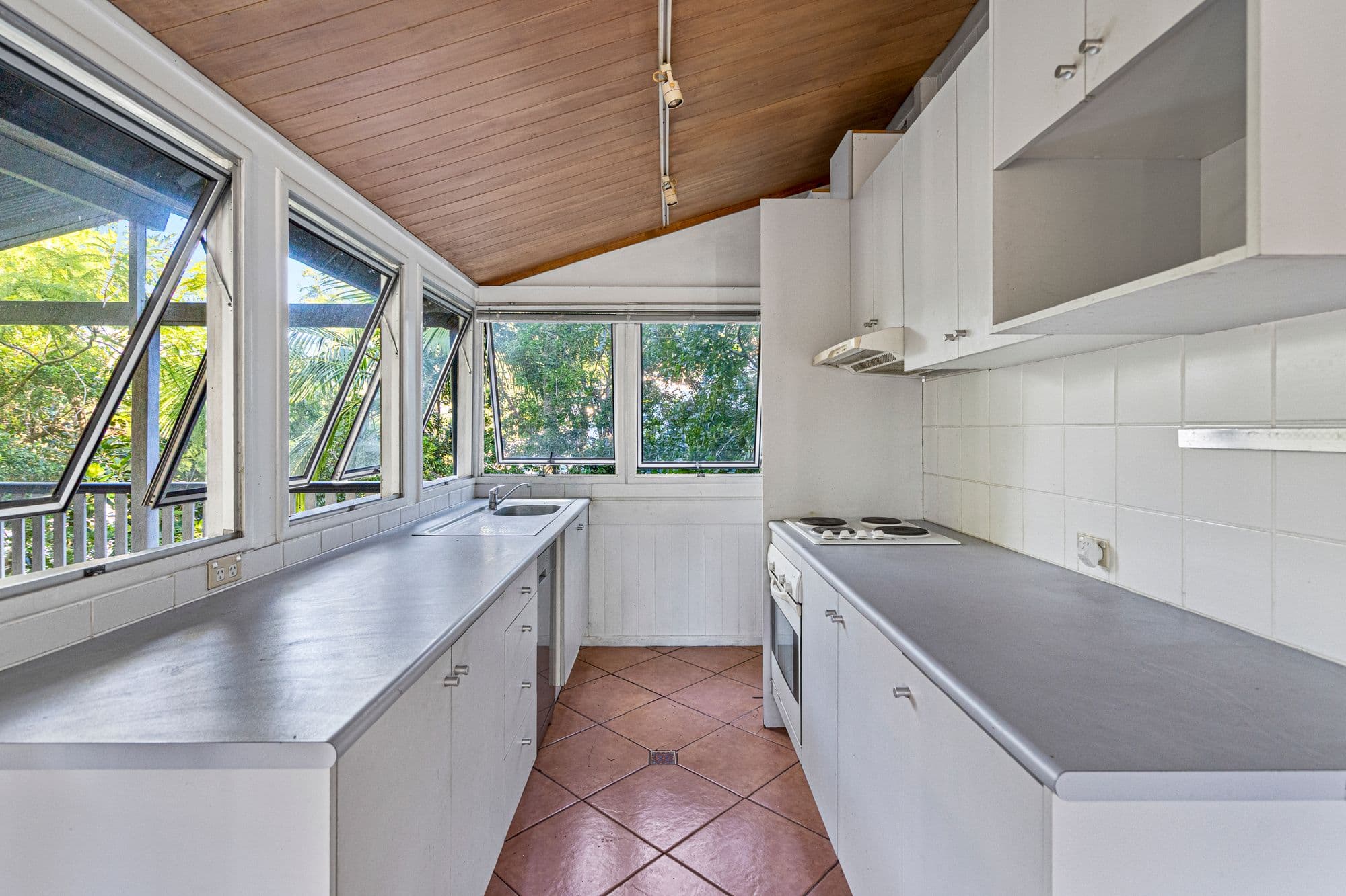 84 Russell Terrace, Indooroopilly - Thumbnail 5