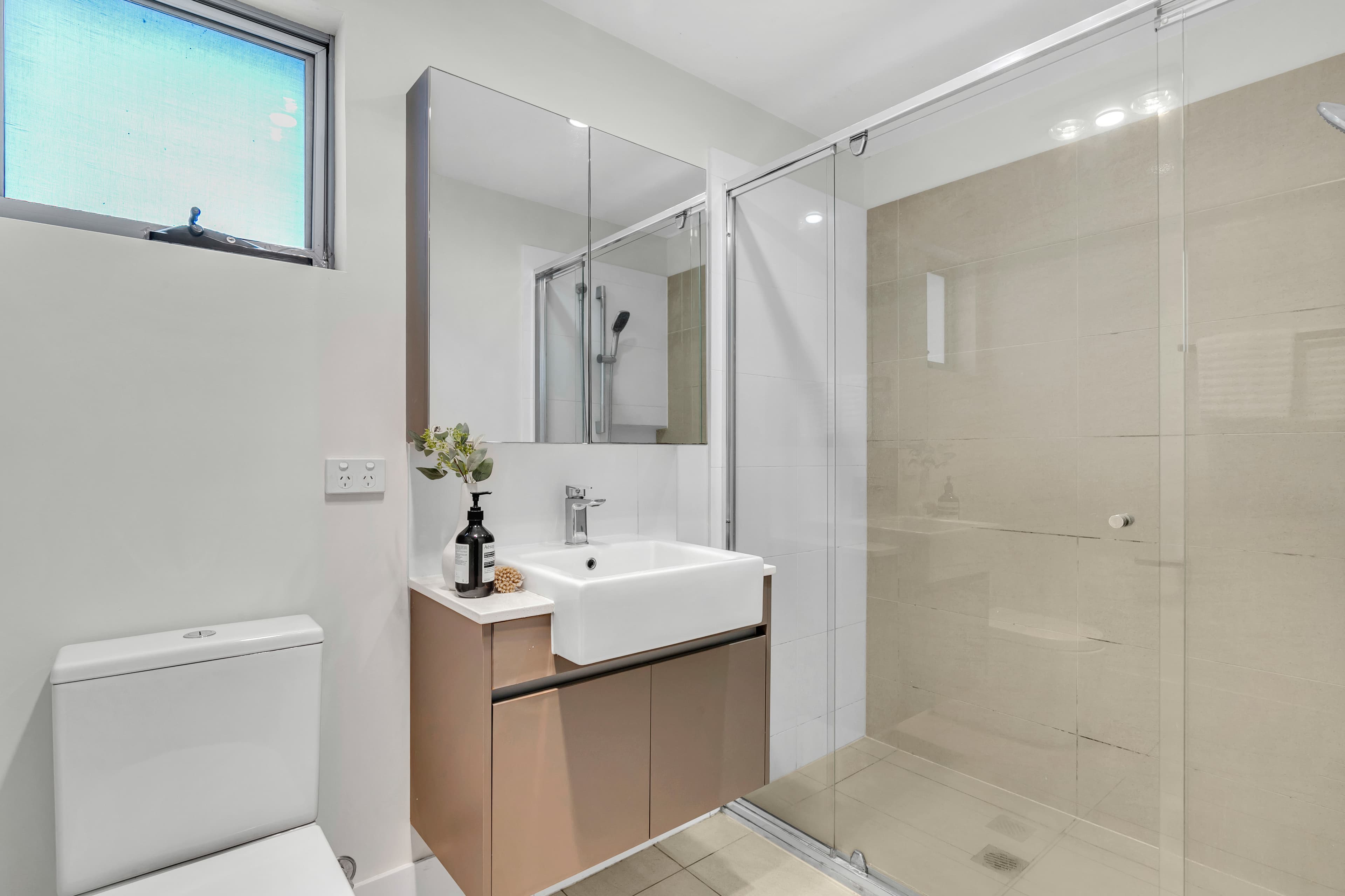 2/27 York Street, Indooroopilly - Thumbnail 3
