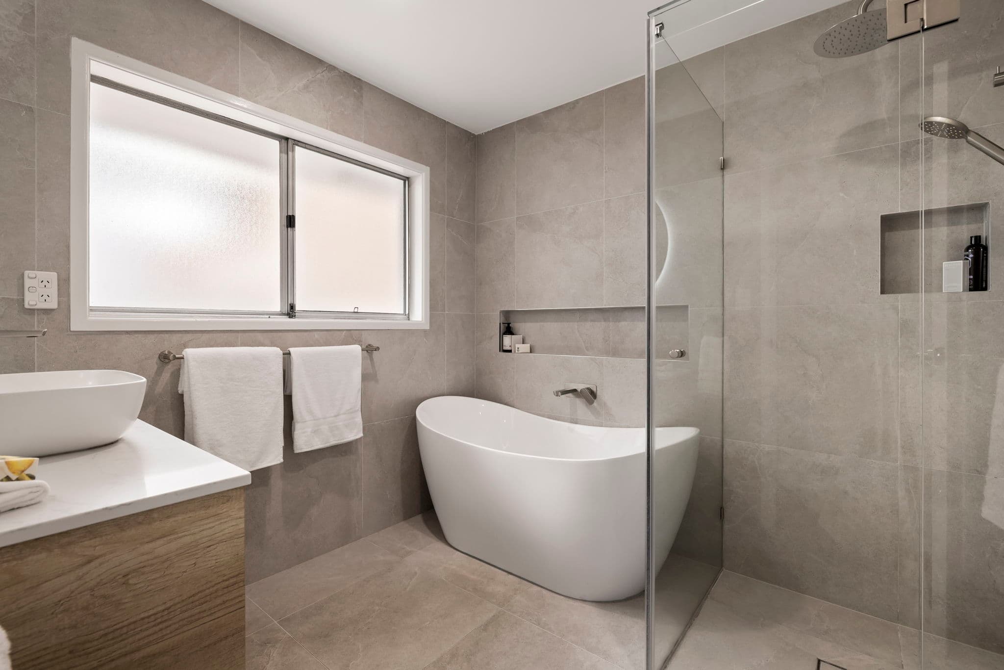 10 Fairweather Stree..., Kenmore - Thumbnail 7