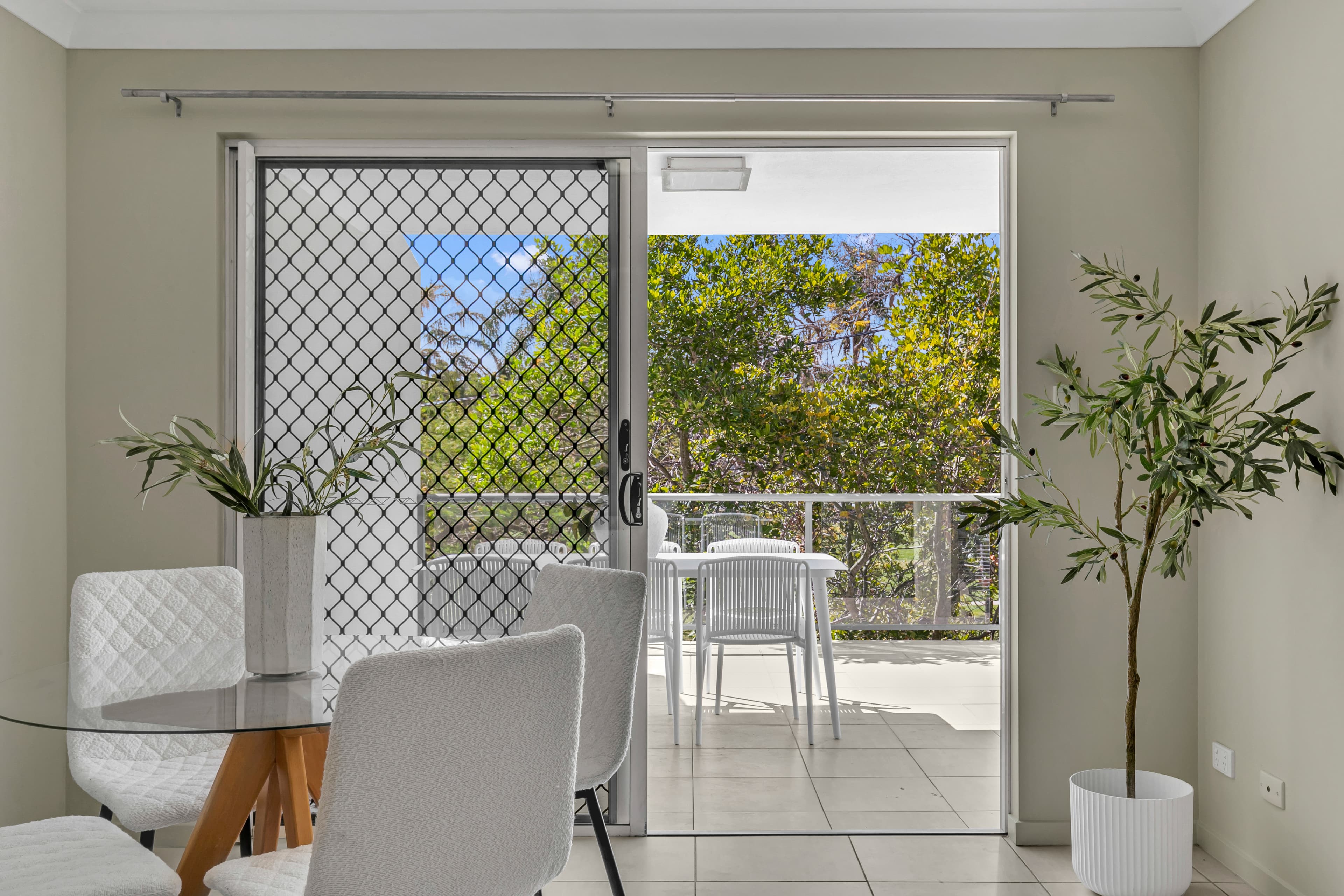 2/23 Indooroopilly R..., Taringa - Thumbnail 3