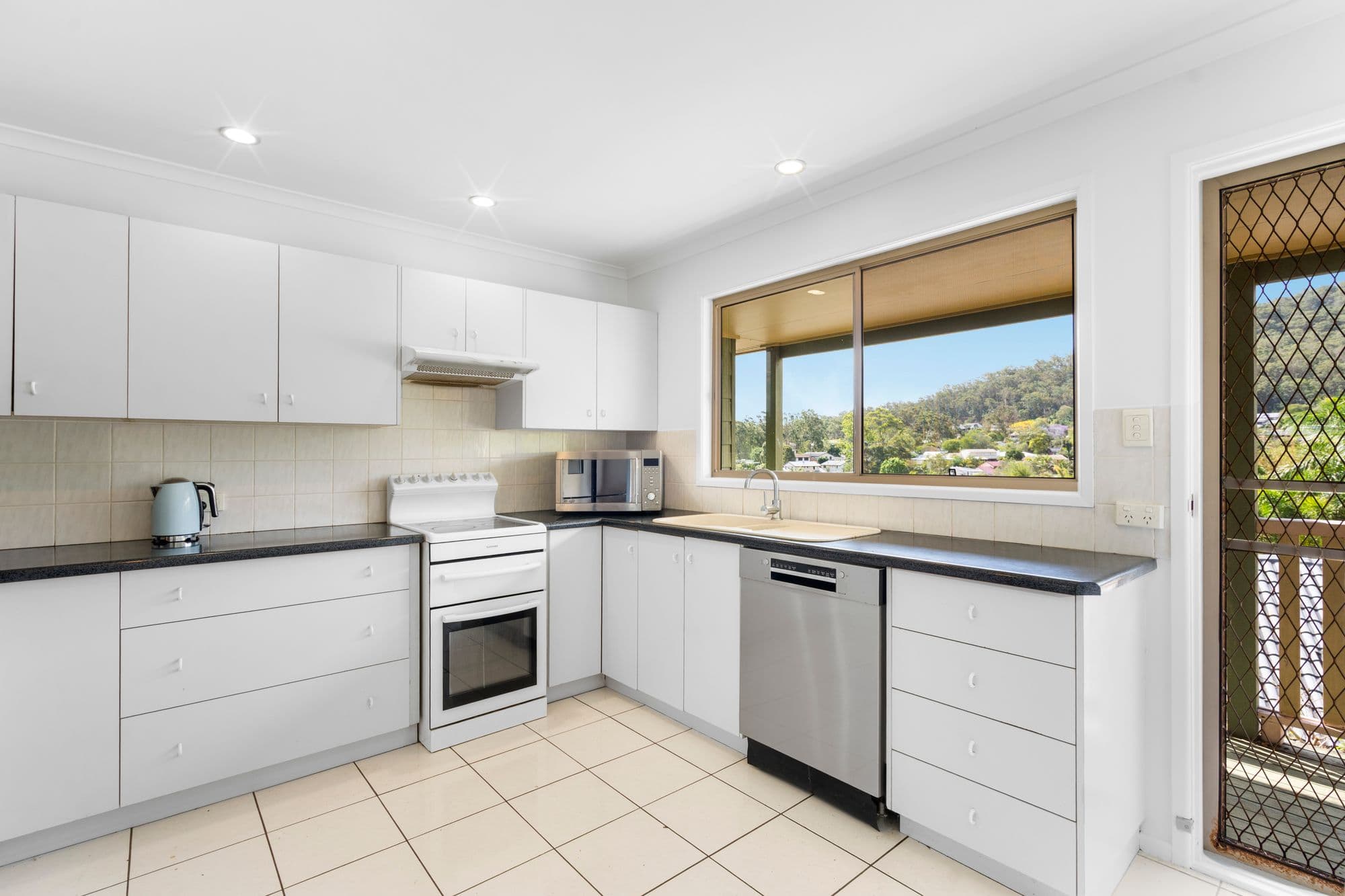 250 Chapel Hill Road, Chapel Hill - Thumbnail 2