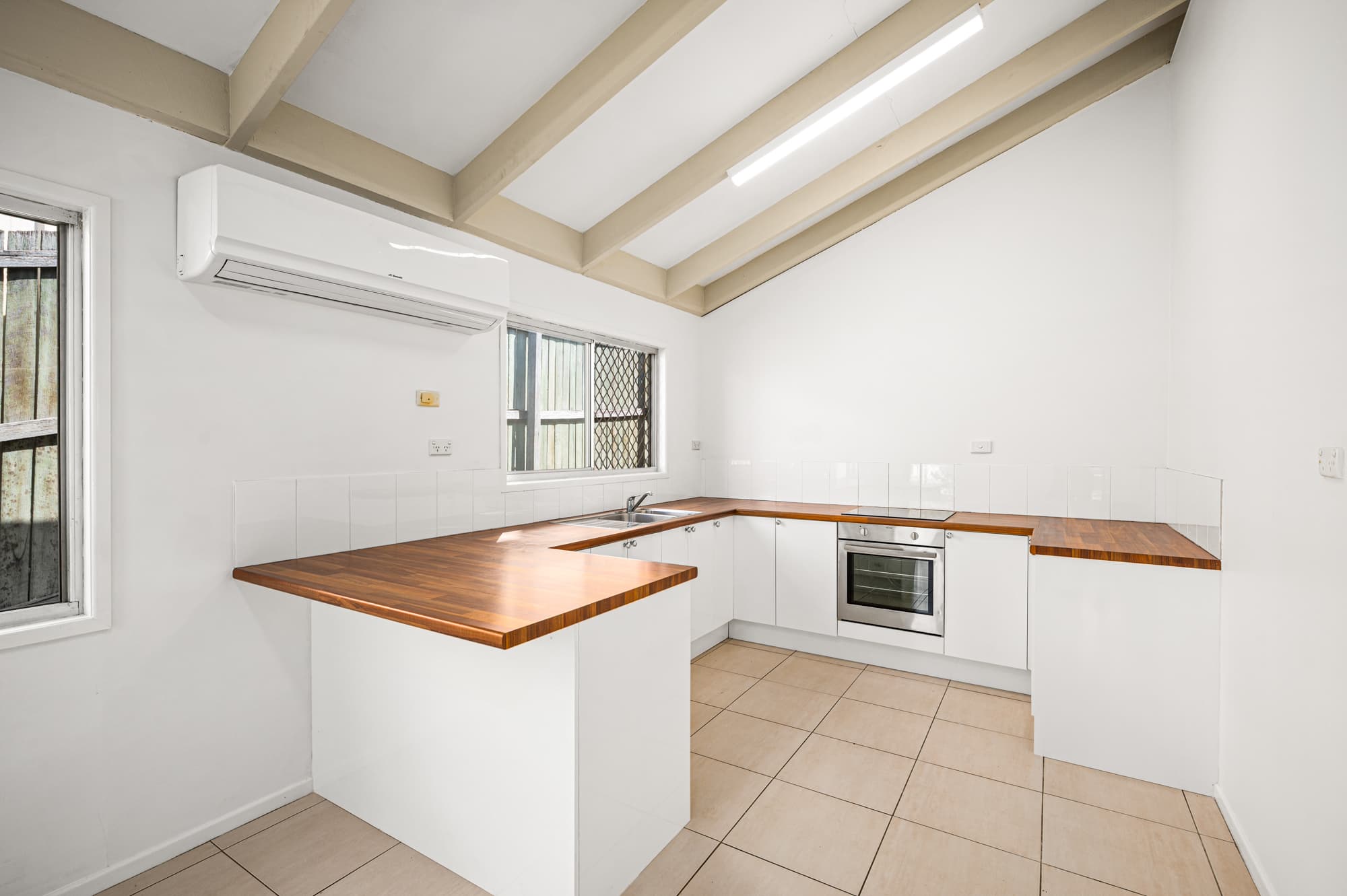 13 Castor Avenue, Coorparoo - Thumbnail 8