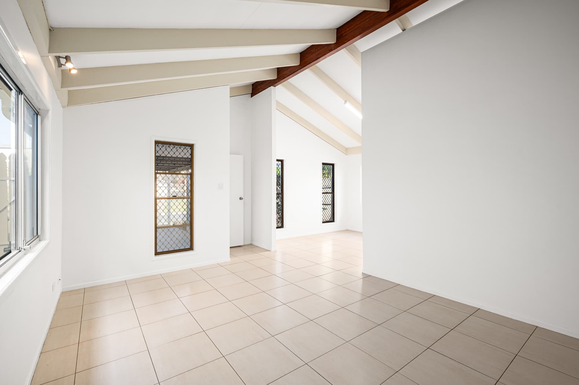 13 Castor Avenue, Coorparoo - Thumbnail 5