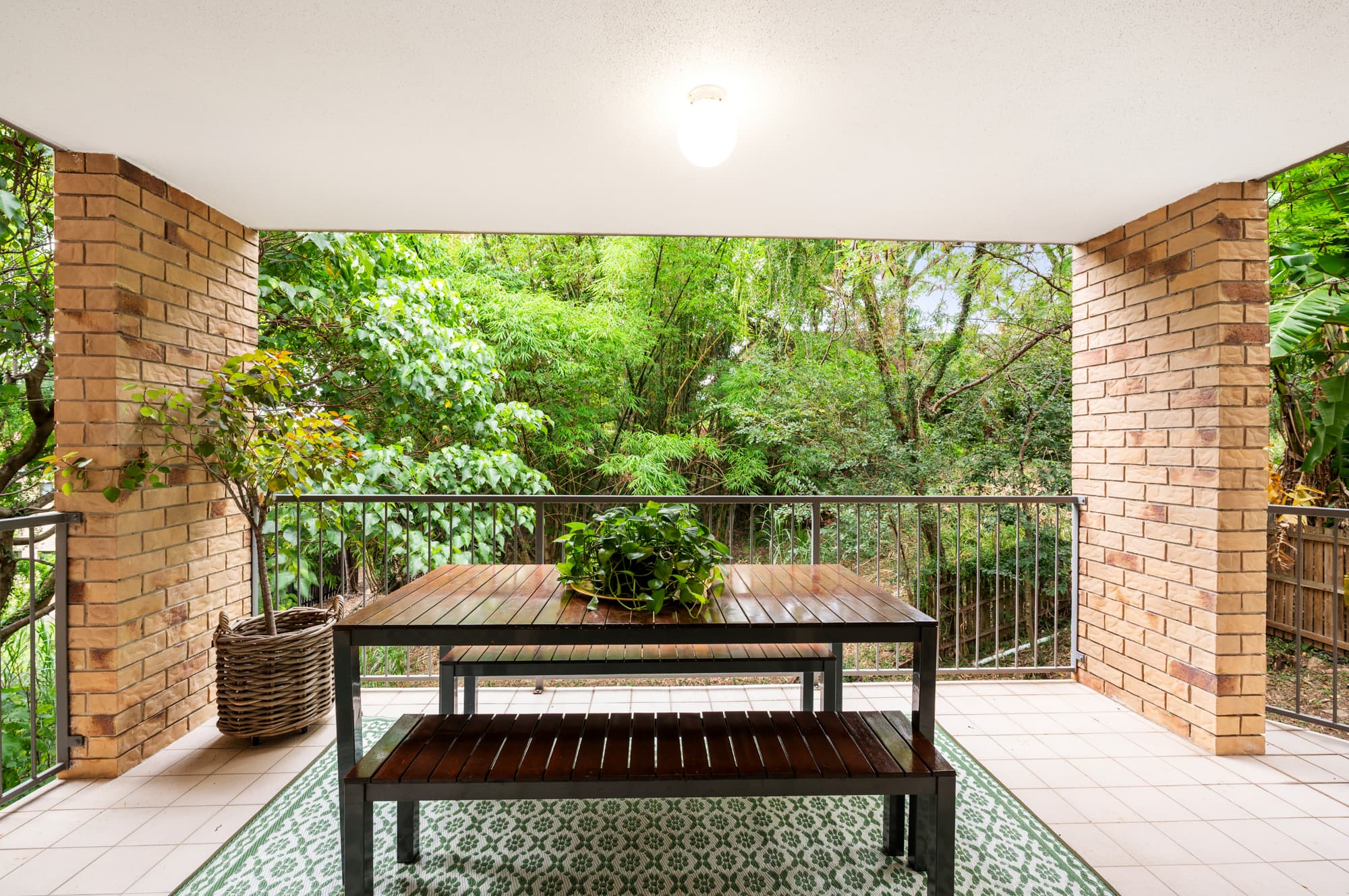 1/298 Swann Road, St Lucia - Thumbnail 2