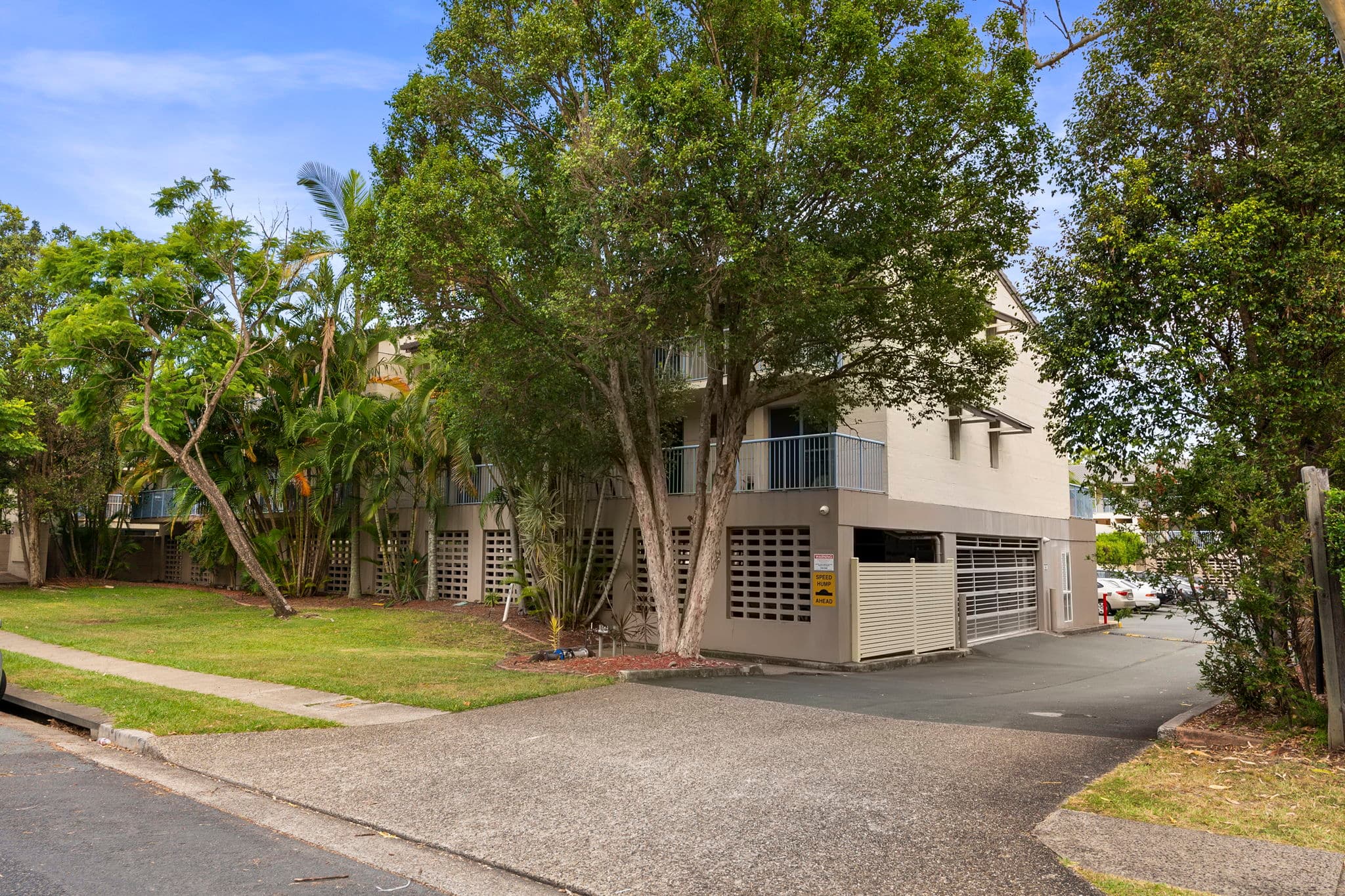 17/2 Waverley Road, Taringa - Image 1