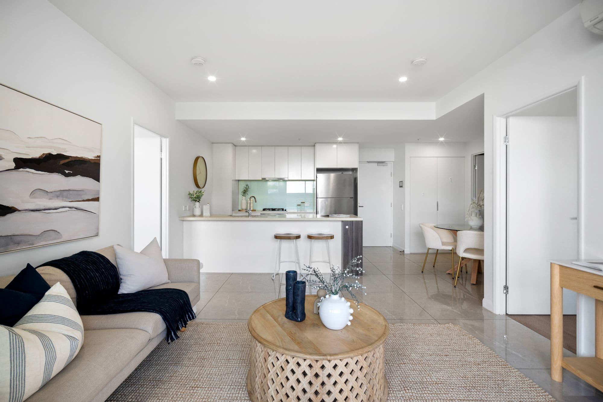 298/181 Clarence Roa..., Indooroopilly - Thumbnail 2