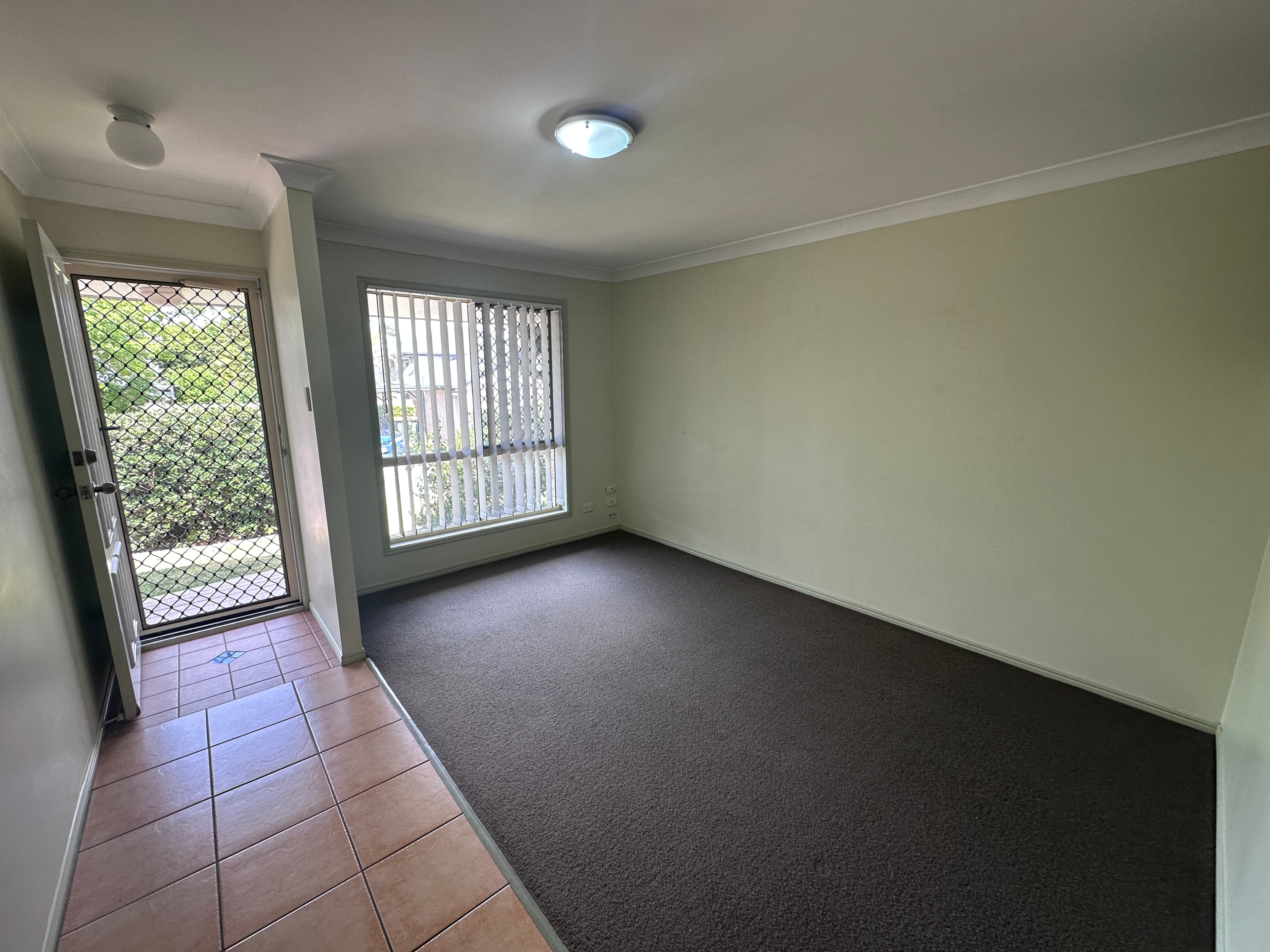 8/118 Hamilton Road, Moorooka - Image 1