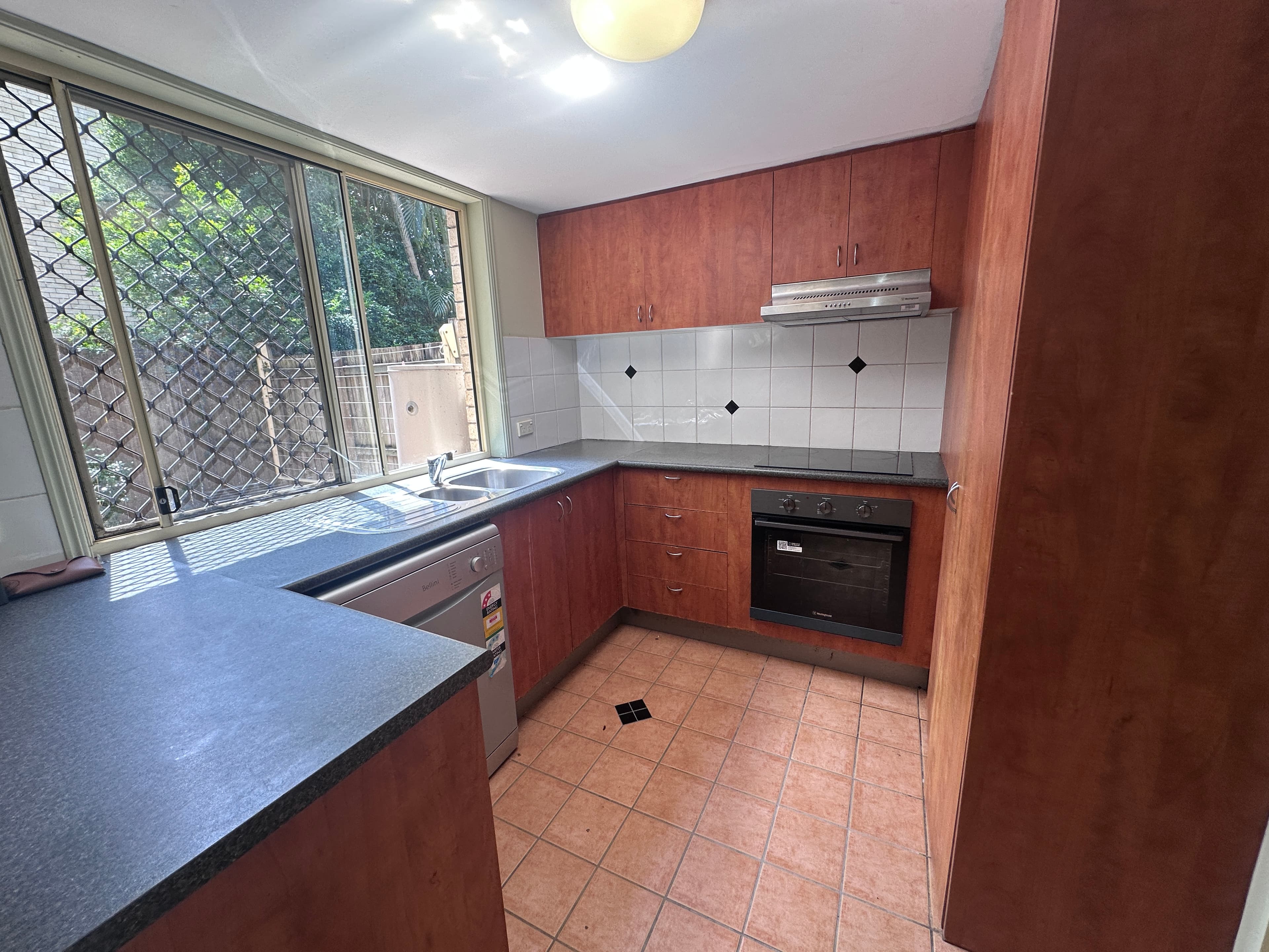 8/118 Hamilton Road, Moorooka - Thumbnail 2