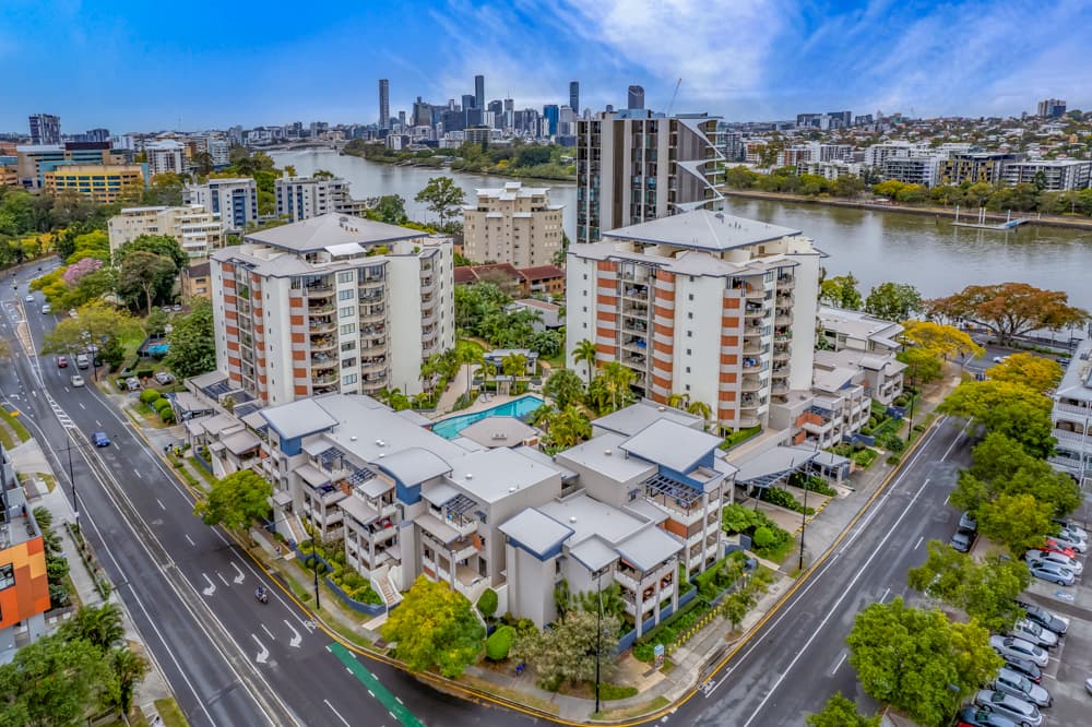 137/7 Land Street, Toowong - Image 1