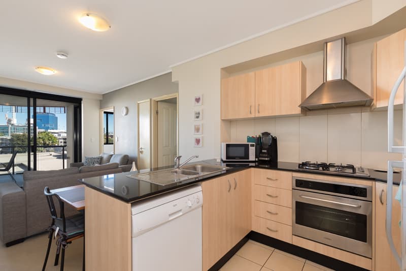 137/7 Land Street, Toowong - Thumbnail 2