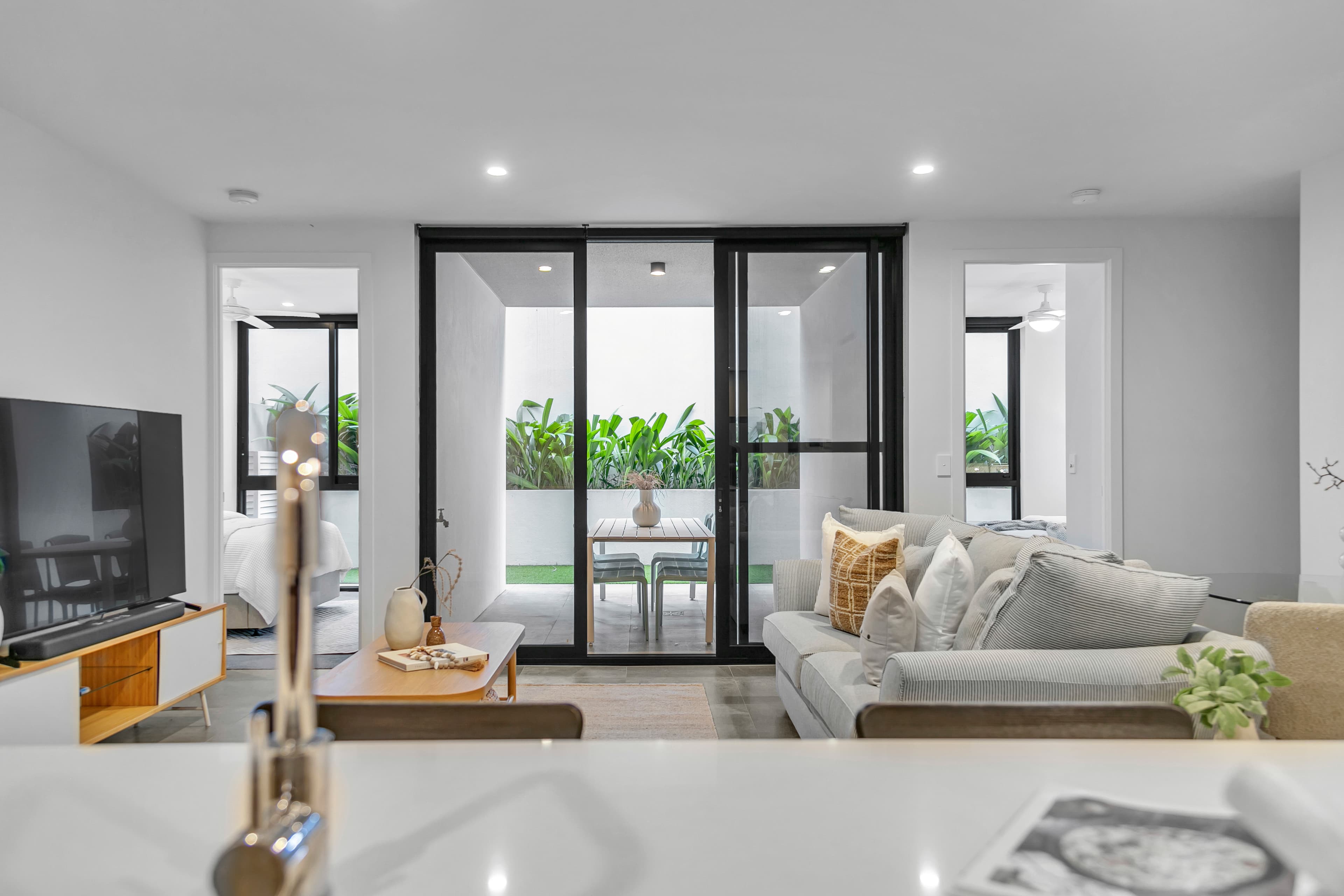 207/186 Clarence Roa..., Indooroopilly - Image 1