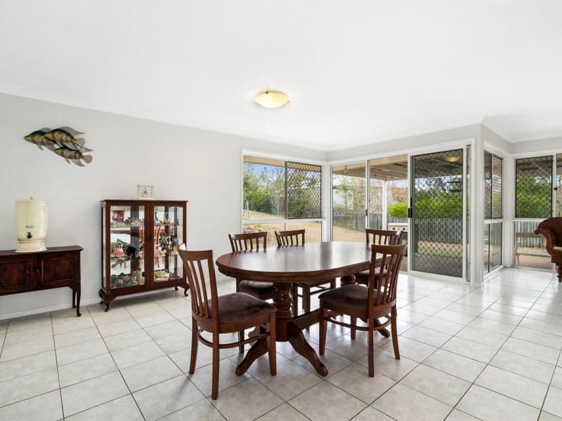 77 Gibson Crescent, Bellbowrie - Thumbnail 3