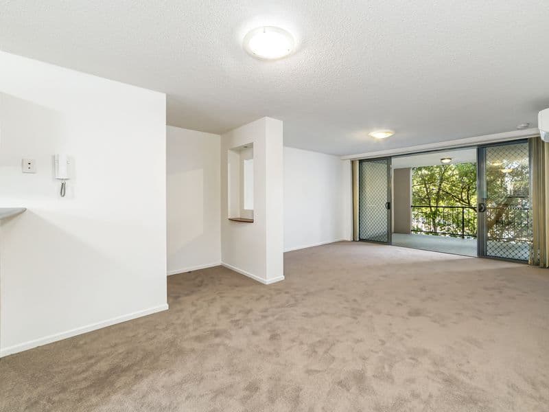 28/7 Landsborough Te..., Toowong - Thumbnail 2