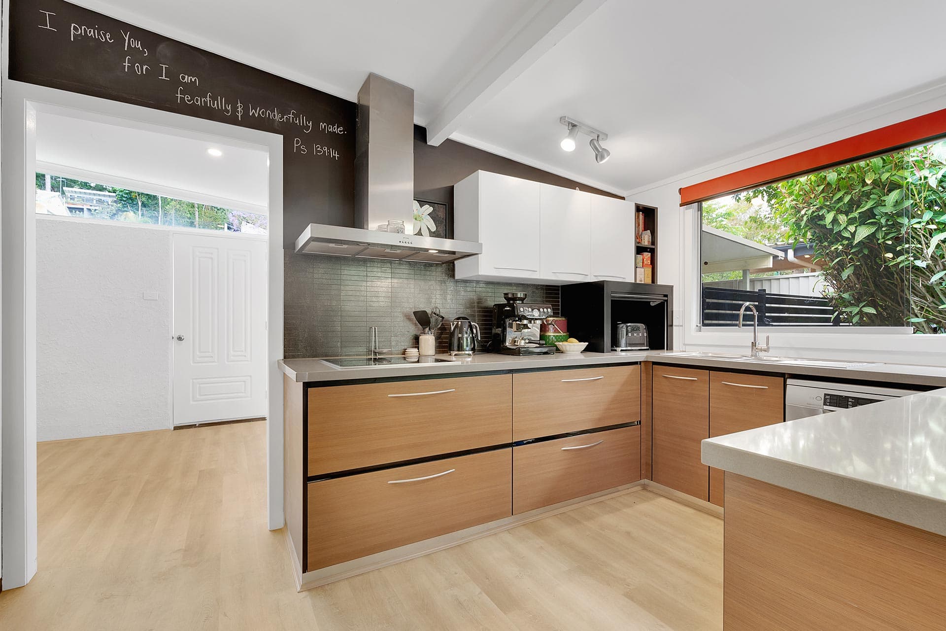 56 Moordale Street, Chapel Hill - Thumbnail 2
