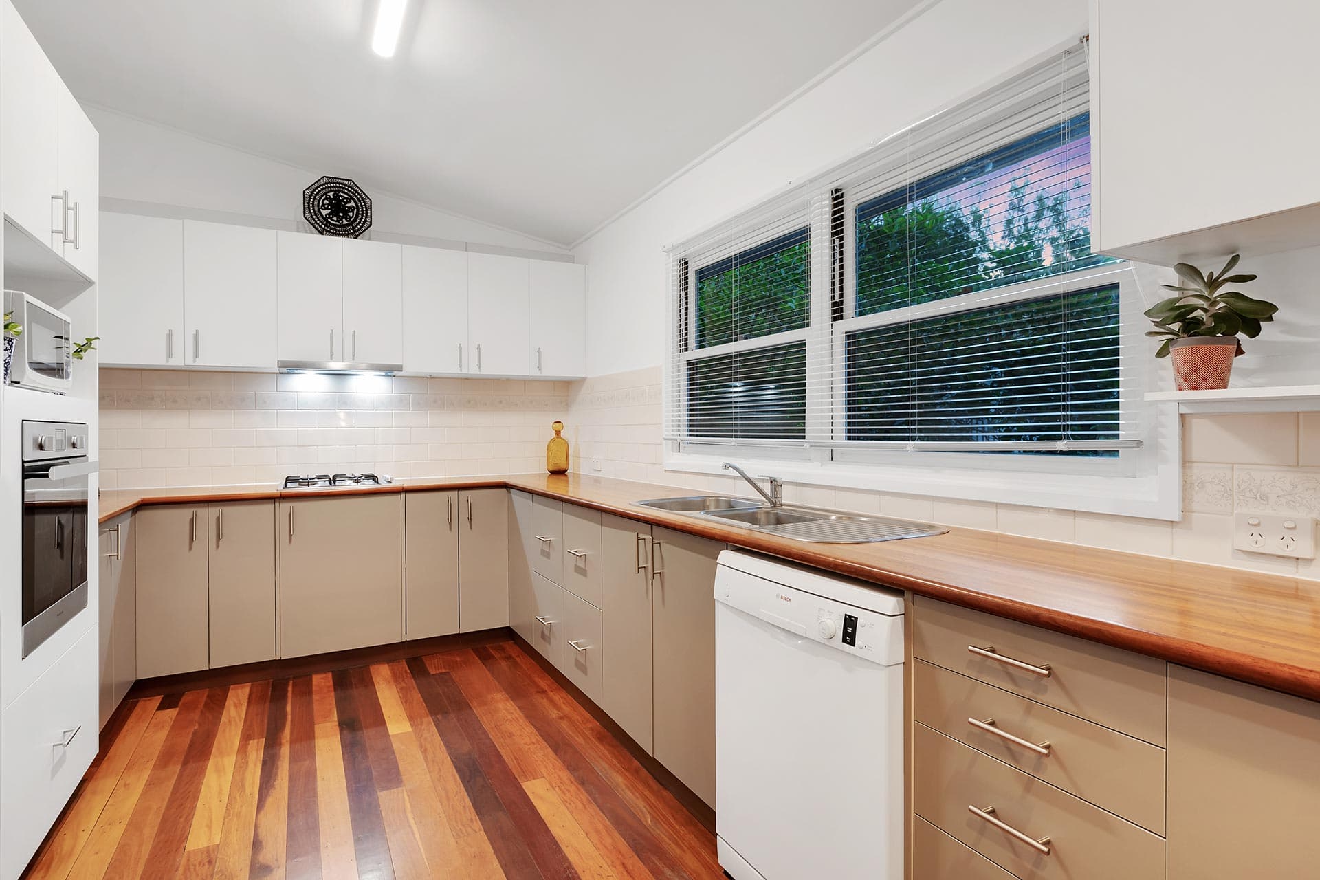 61 Moordale Street, Chapel Hill - Thumbnail 7