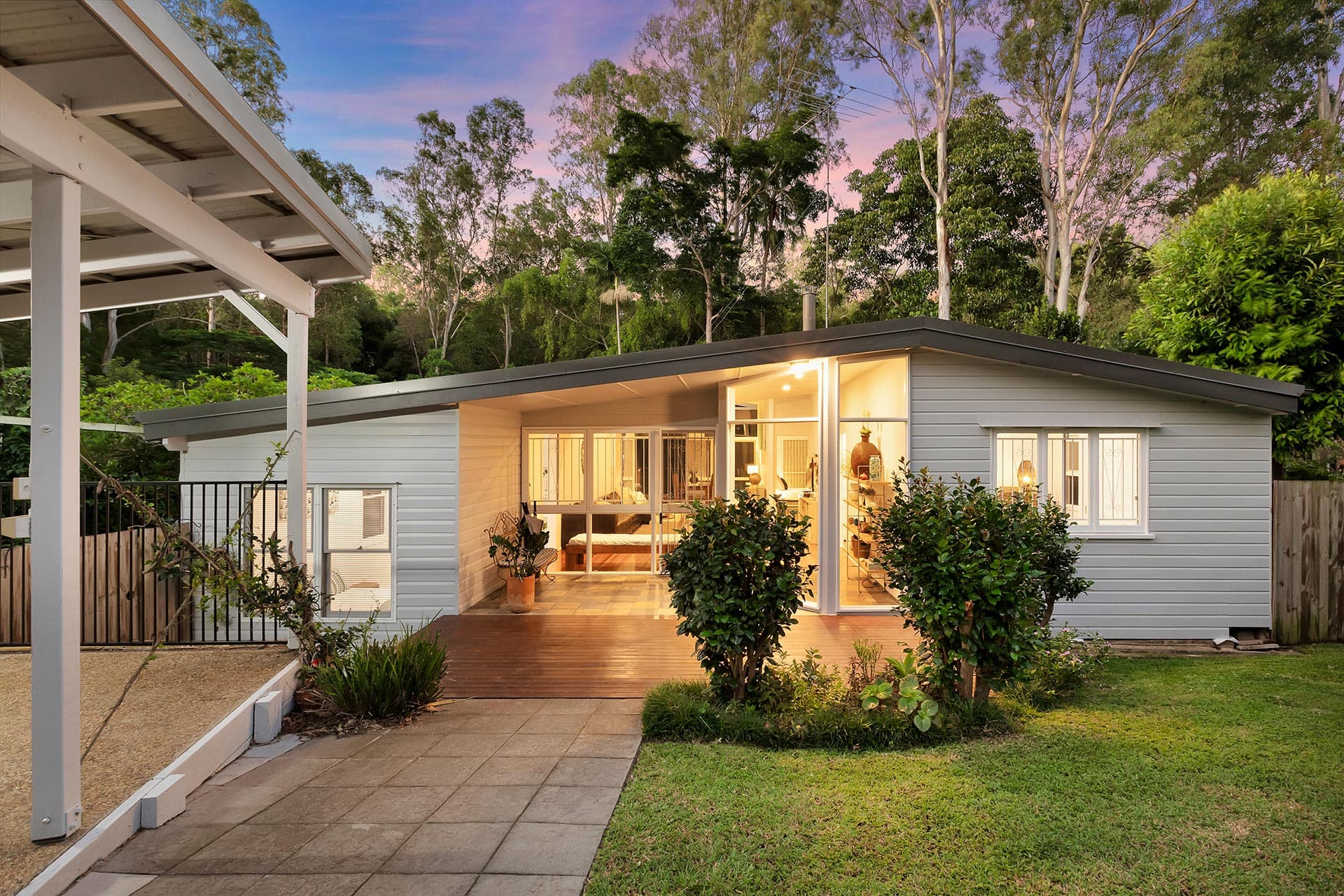 61 Moordale Street, Chapel Hill - Thumbnail 2
