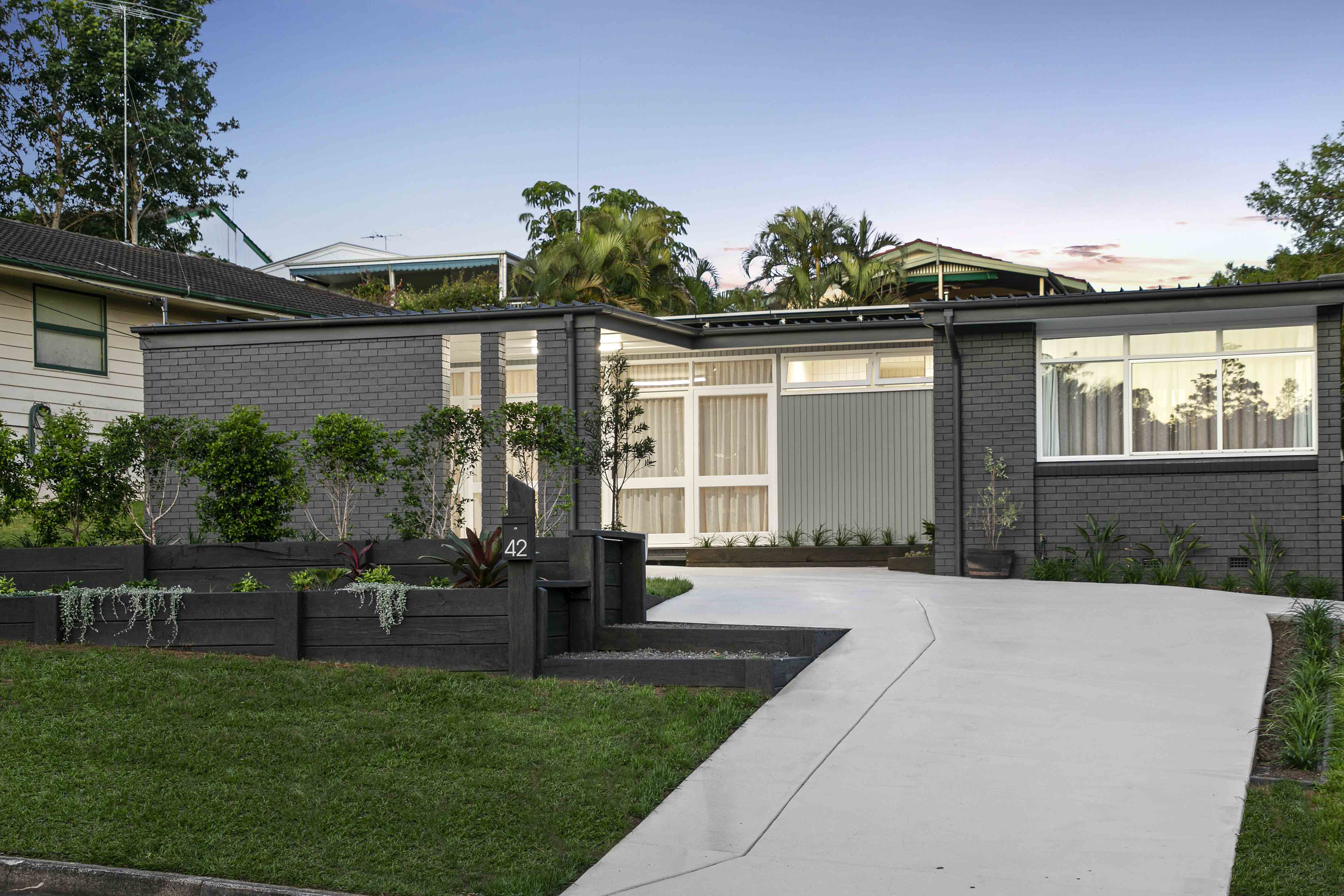 42 Alkina Street, Kenmore - Image 1