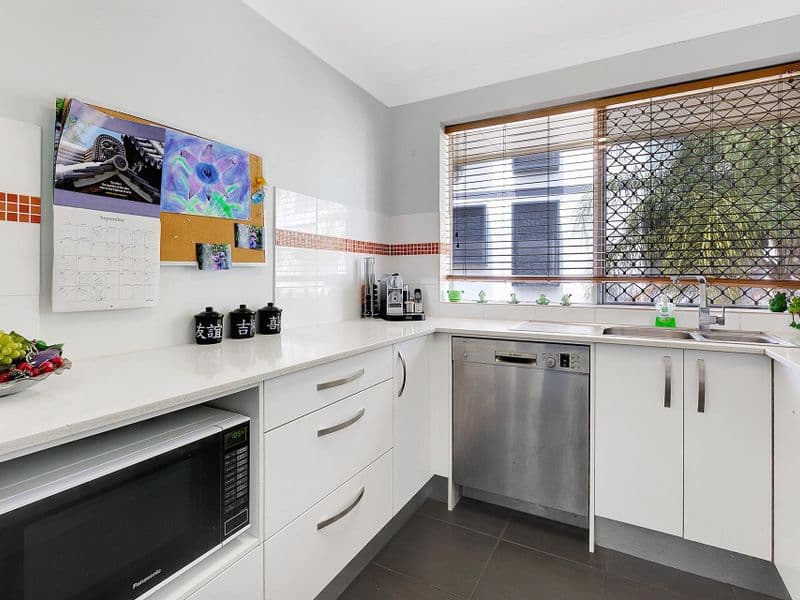 5/117 Clarence Road, Indooroopilly - Image 1