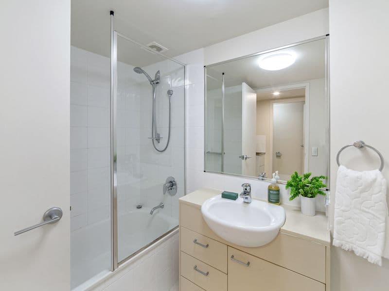 404/21 Patrick Lane, Toowong - Thumbnail 6