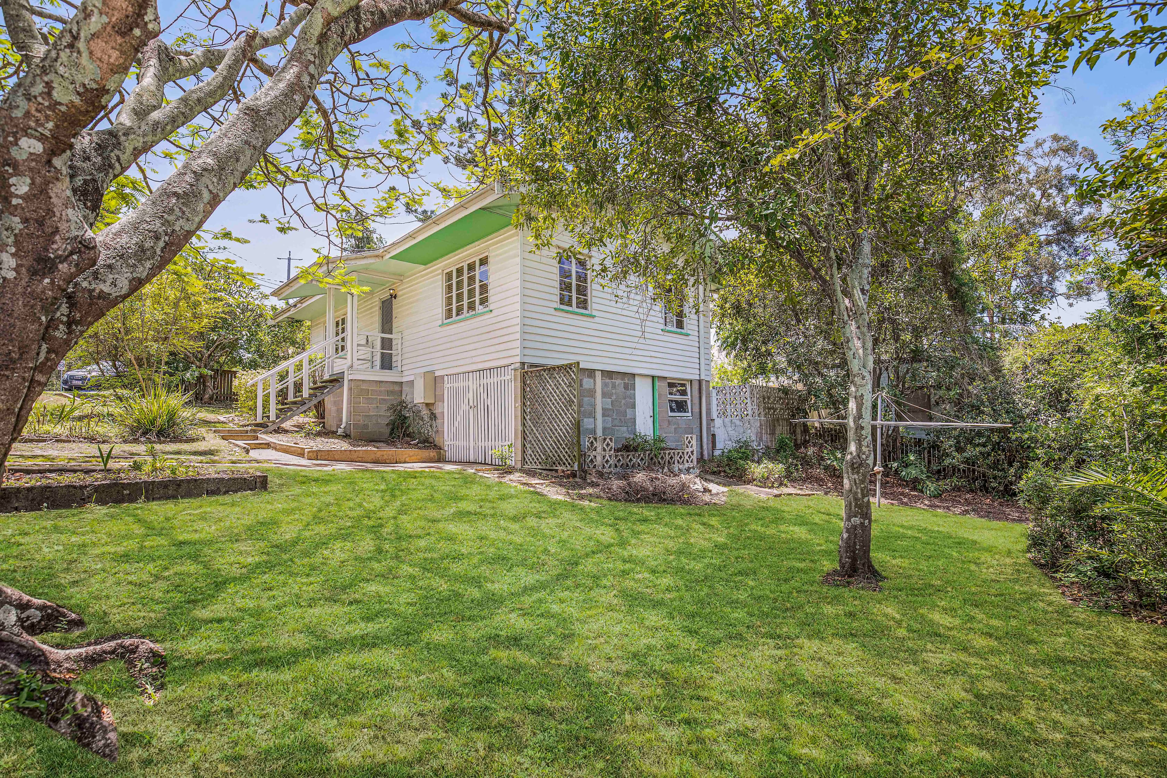 35 Taringa Parade, Indooroopilly - Thumbnail 2