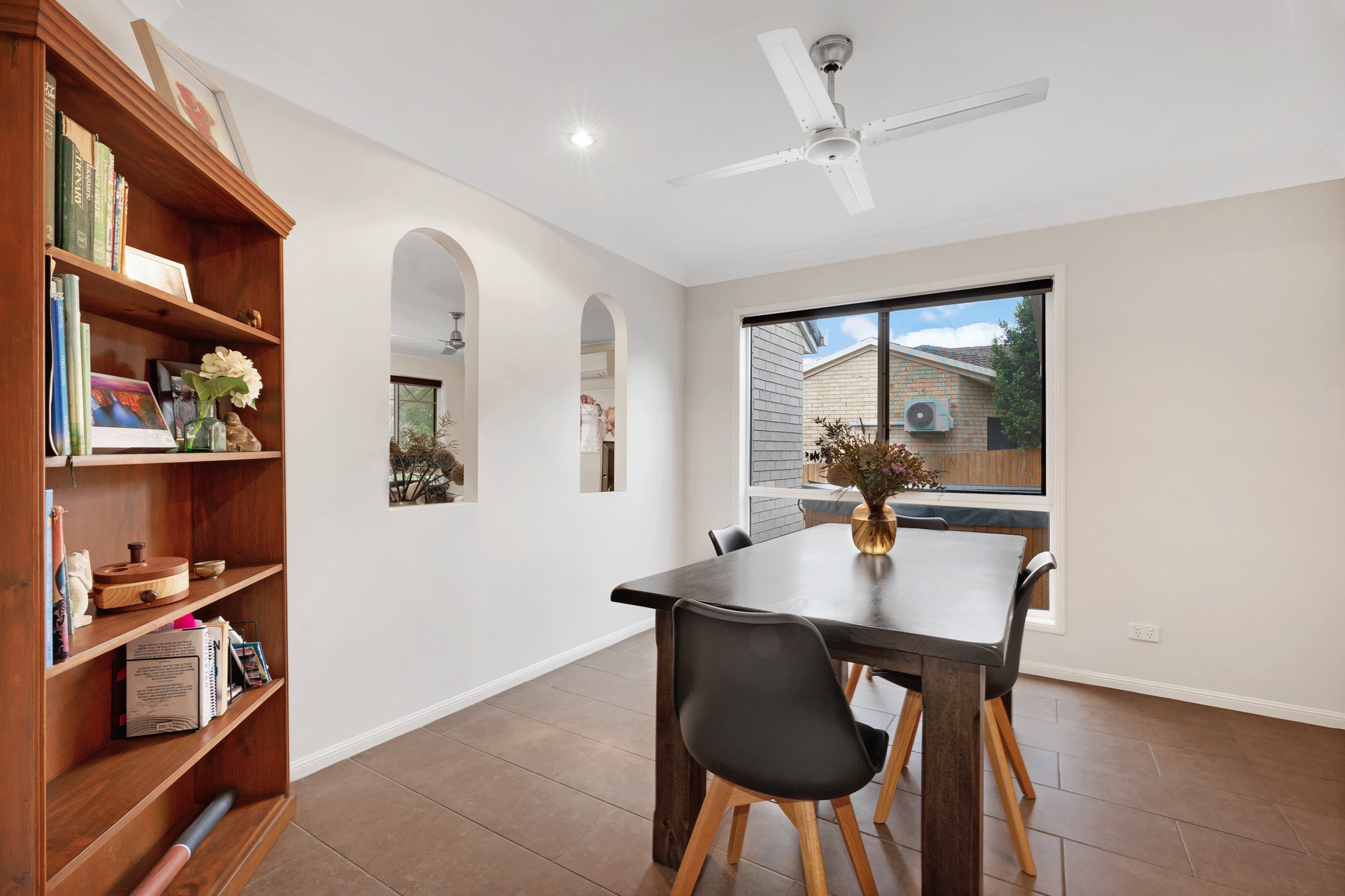 26 Parkway Place, Kenmore - Thumbnail 4