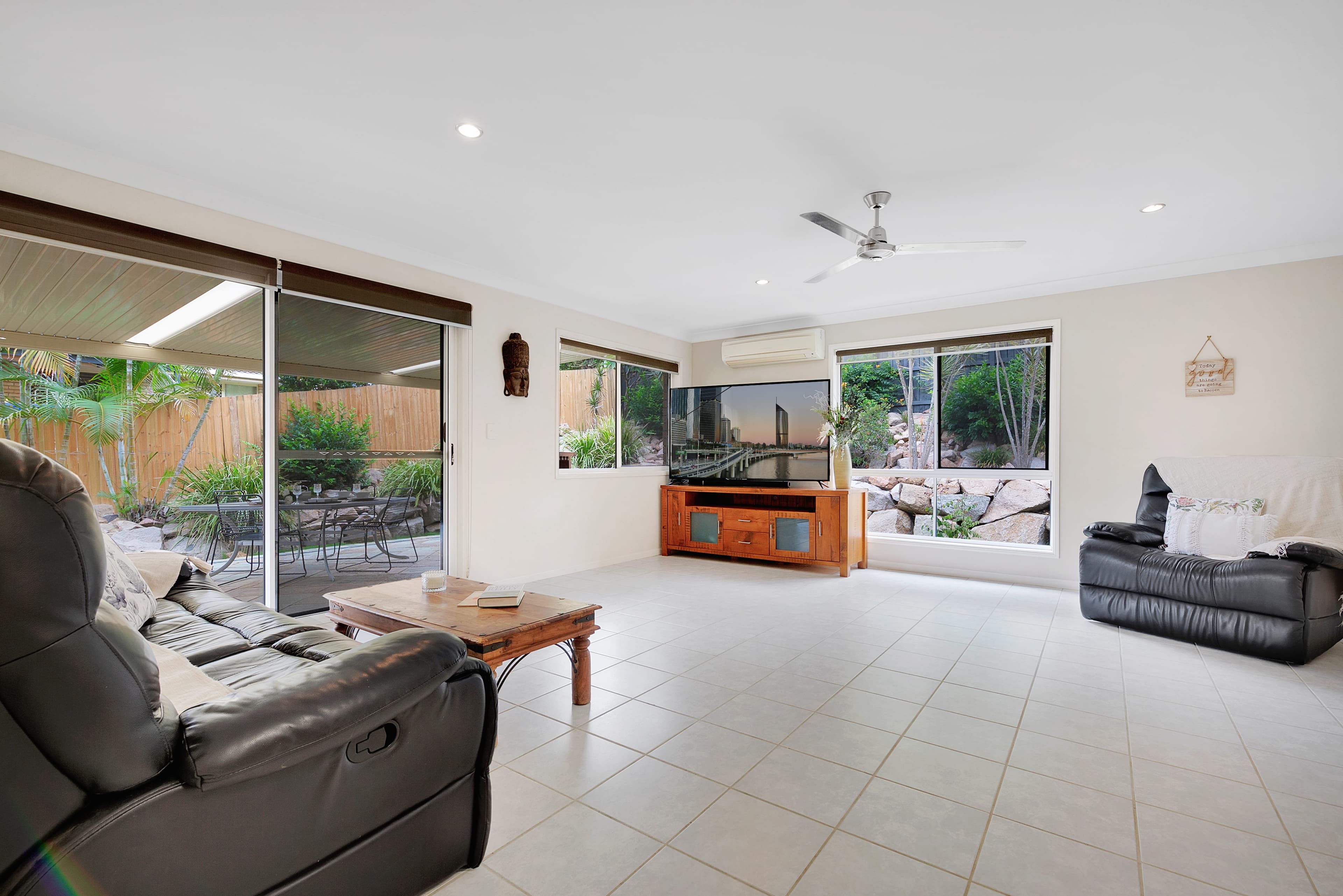 26 Parkway Place, Kenmore - Thumbnail 3
