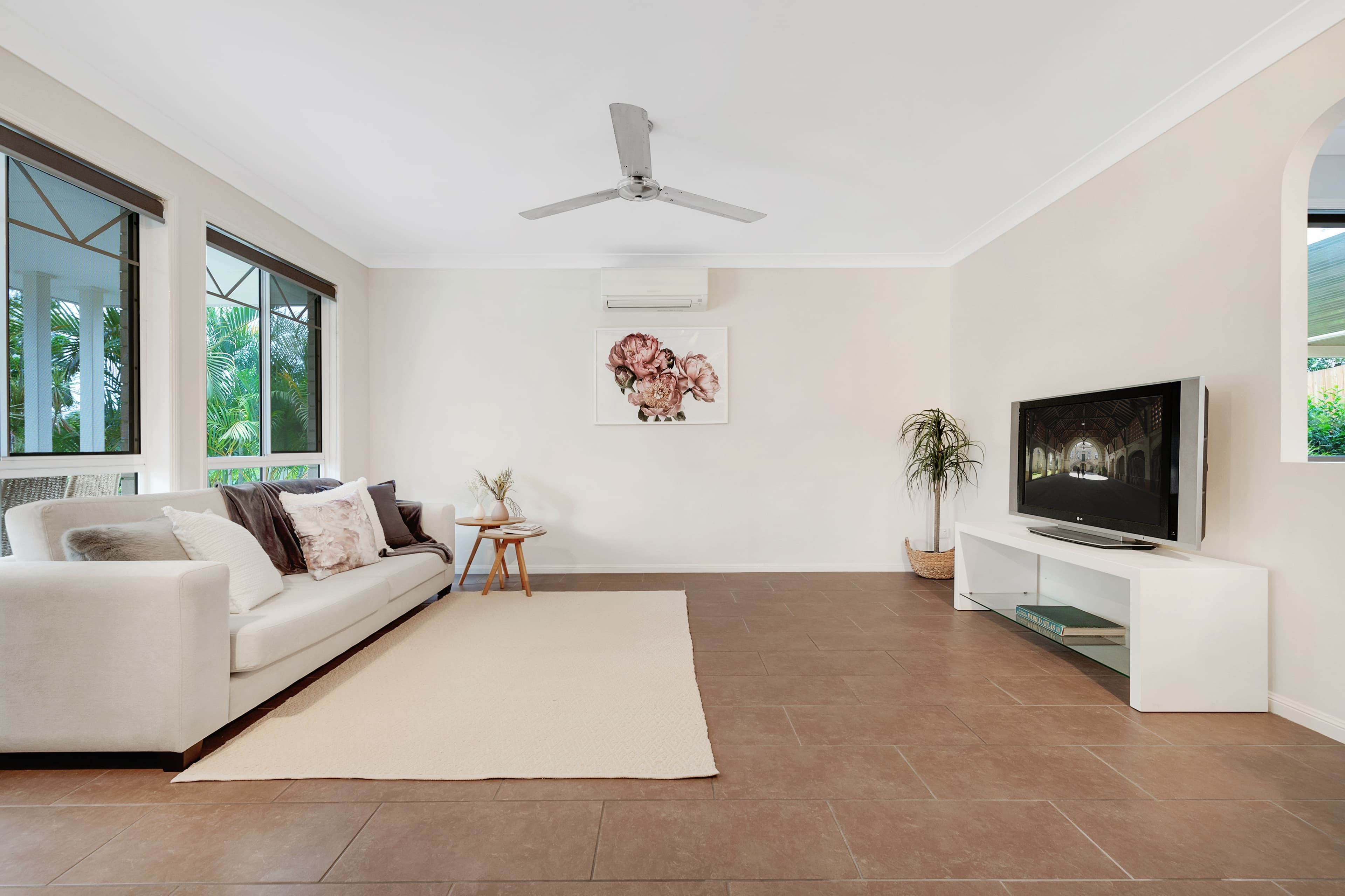 26 Parkway Place, Kenmore - Thumbnail 2