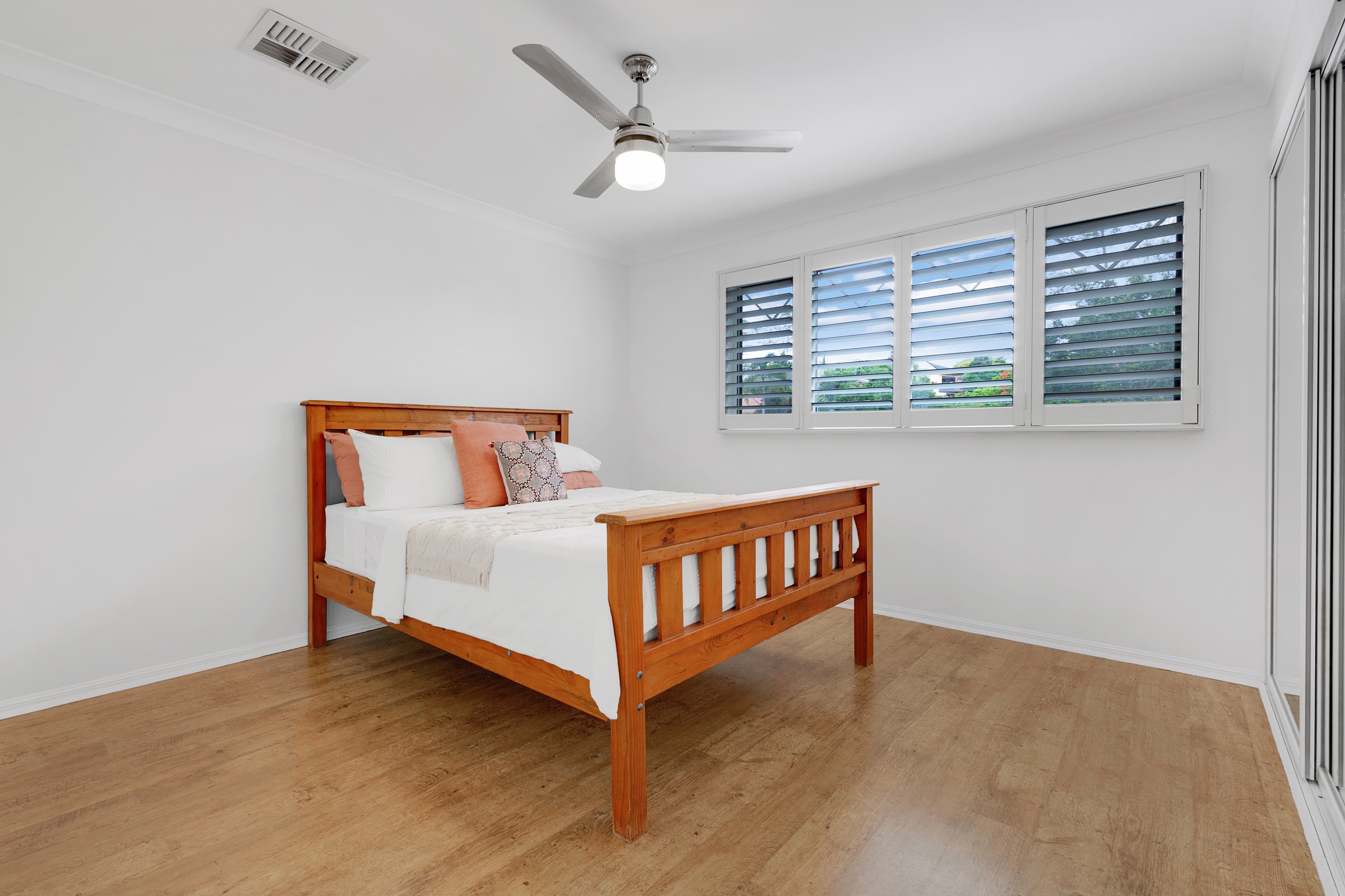 26 Parkway Place, Kenmore - Thumbnail 7