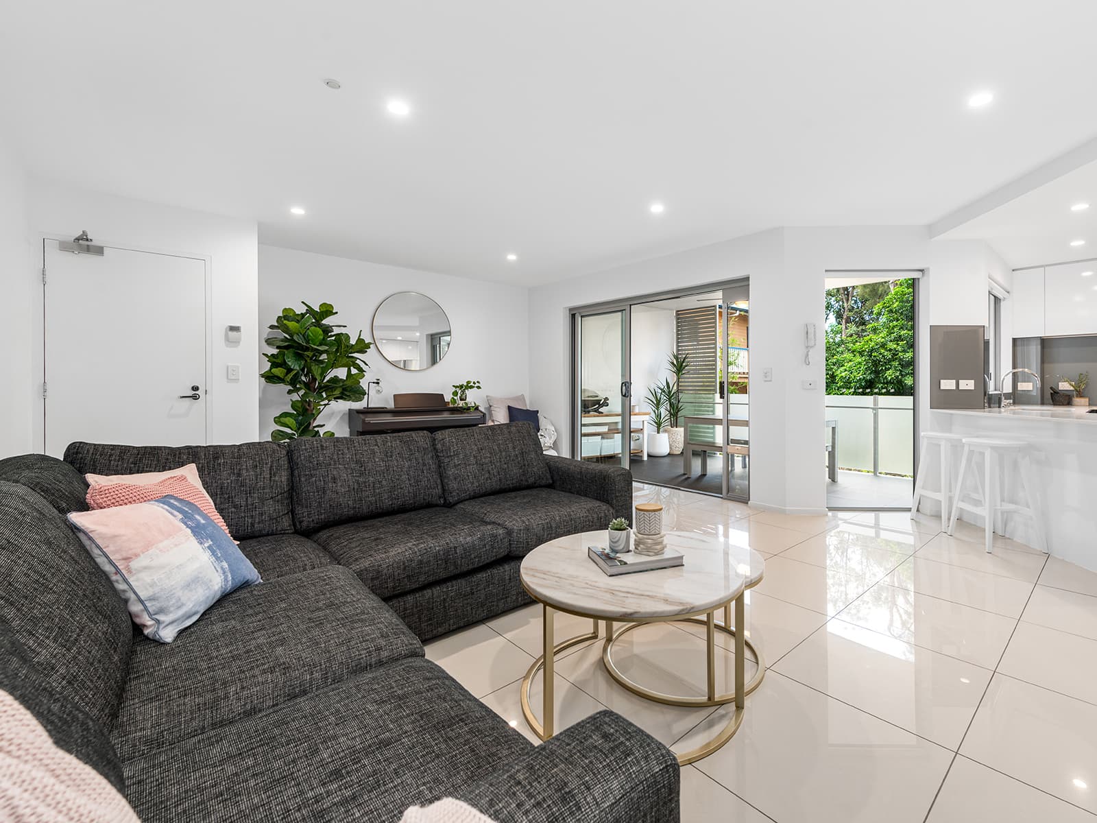 12/12 Montrose Road, Taringa - Image 1