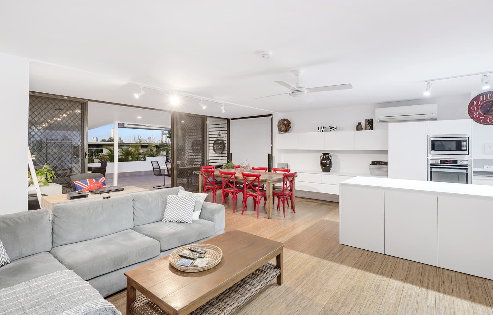 3/202 Carmody Road, St Lucia - Thumbnail 2