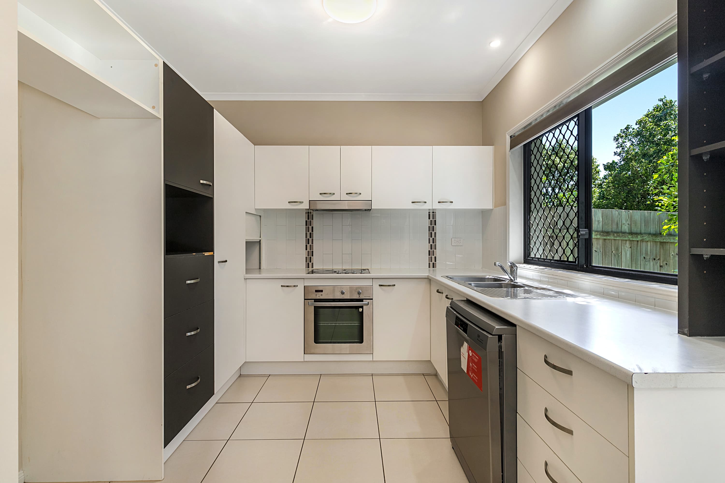 9/52 Golden Crest Pl..., Bellbowrie - Image 1