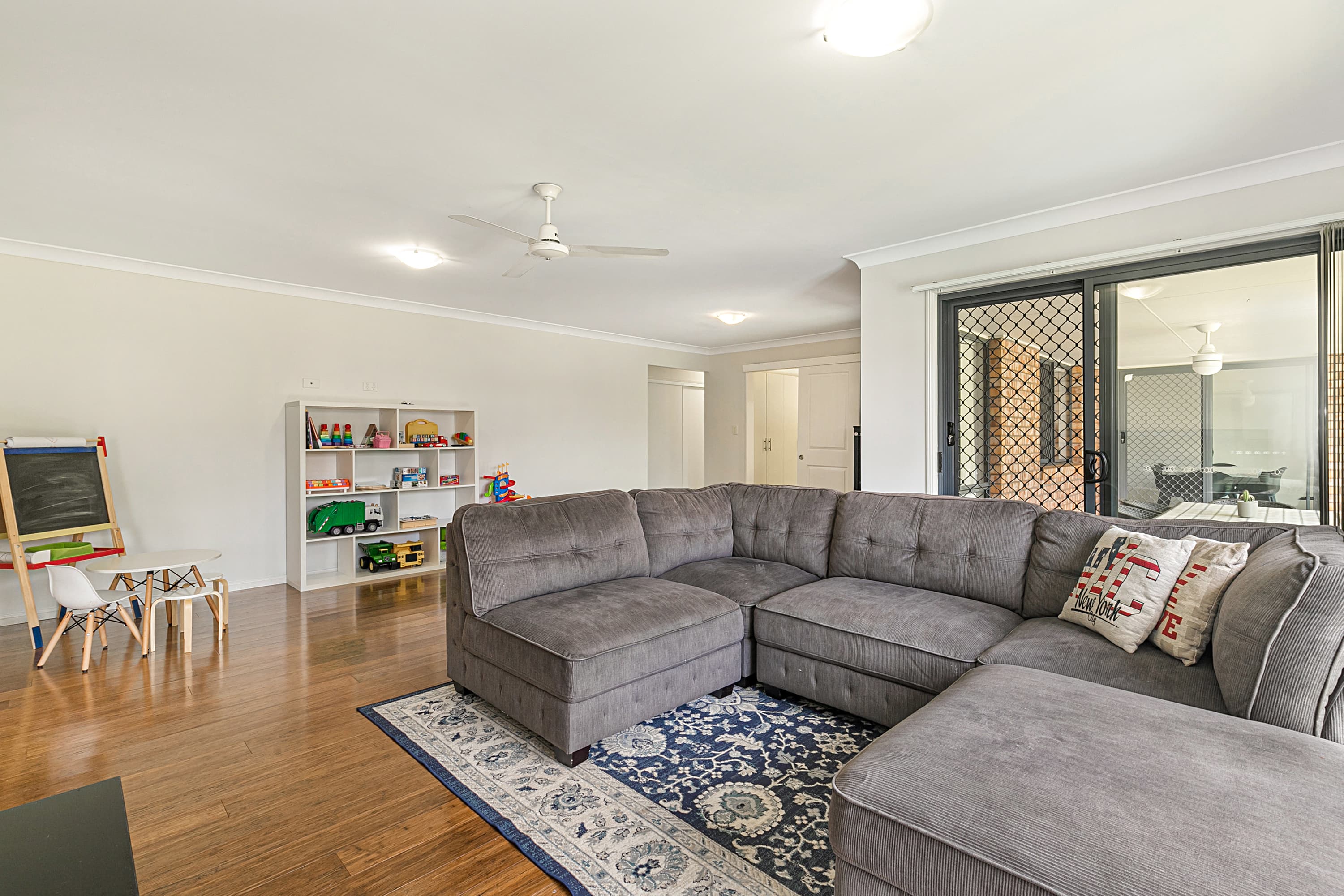 152 Beaufort Crescen..., Moggill - Image 1