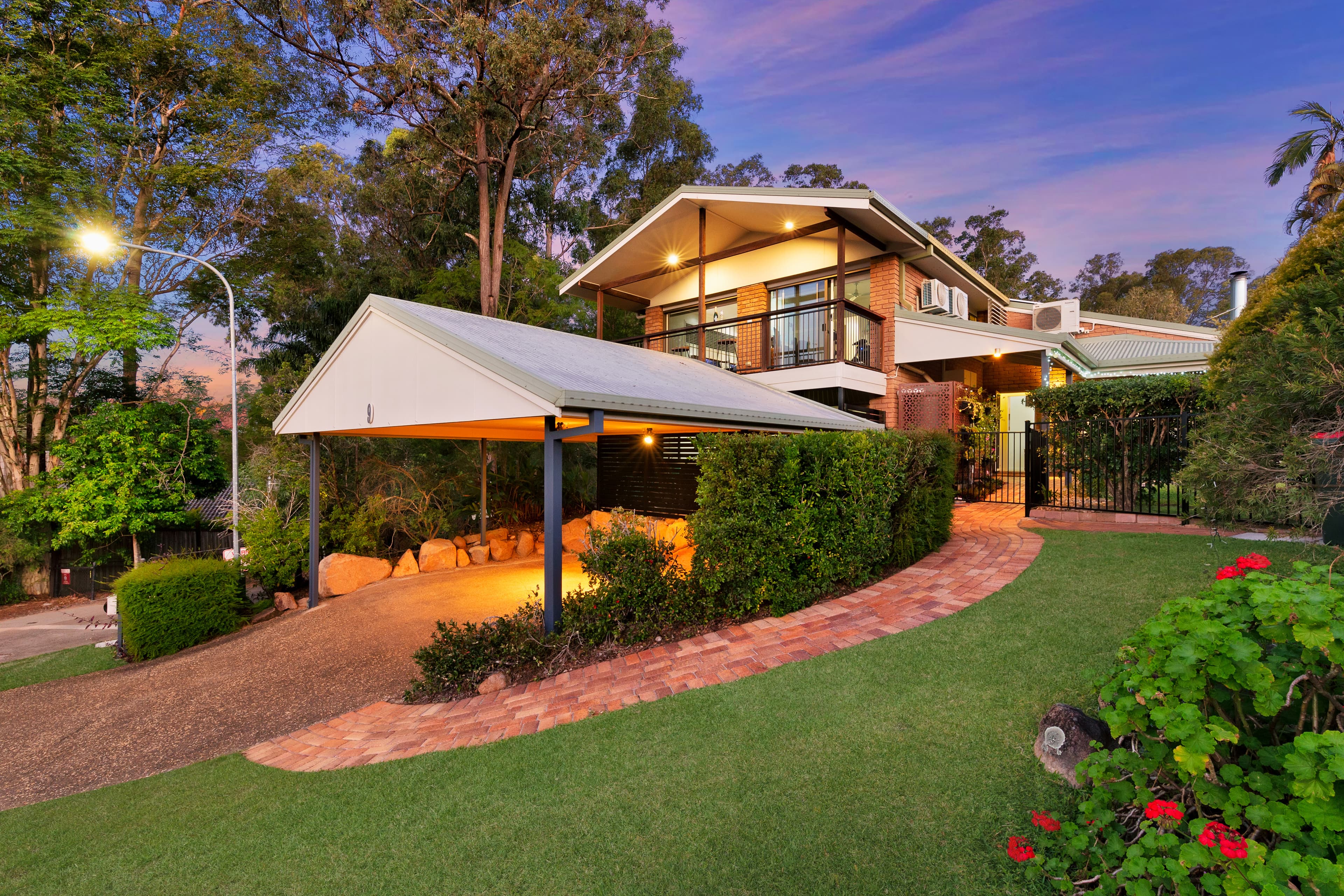 9 Tinbeerwah Place, Chapel Hill - Thumbnail 2