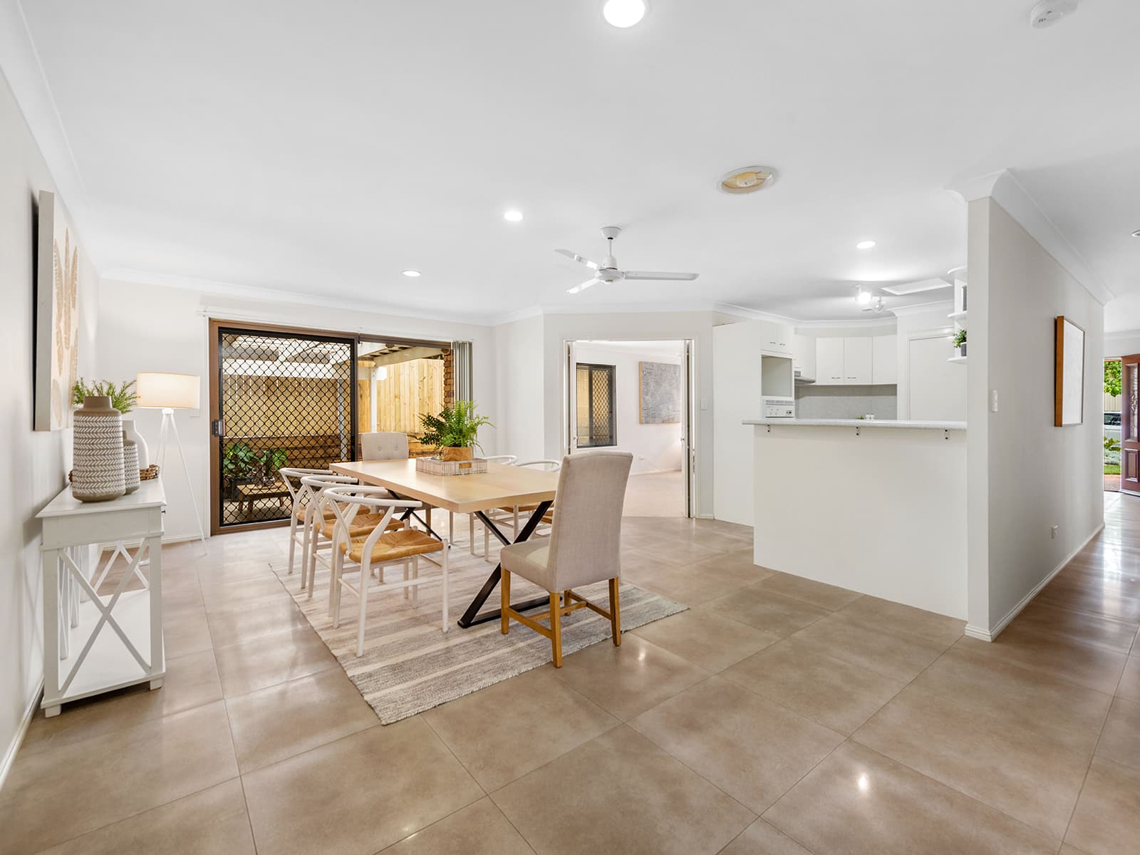 77 Drummond Street, Sinnamon Park - Thumbnail 4