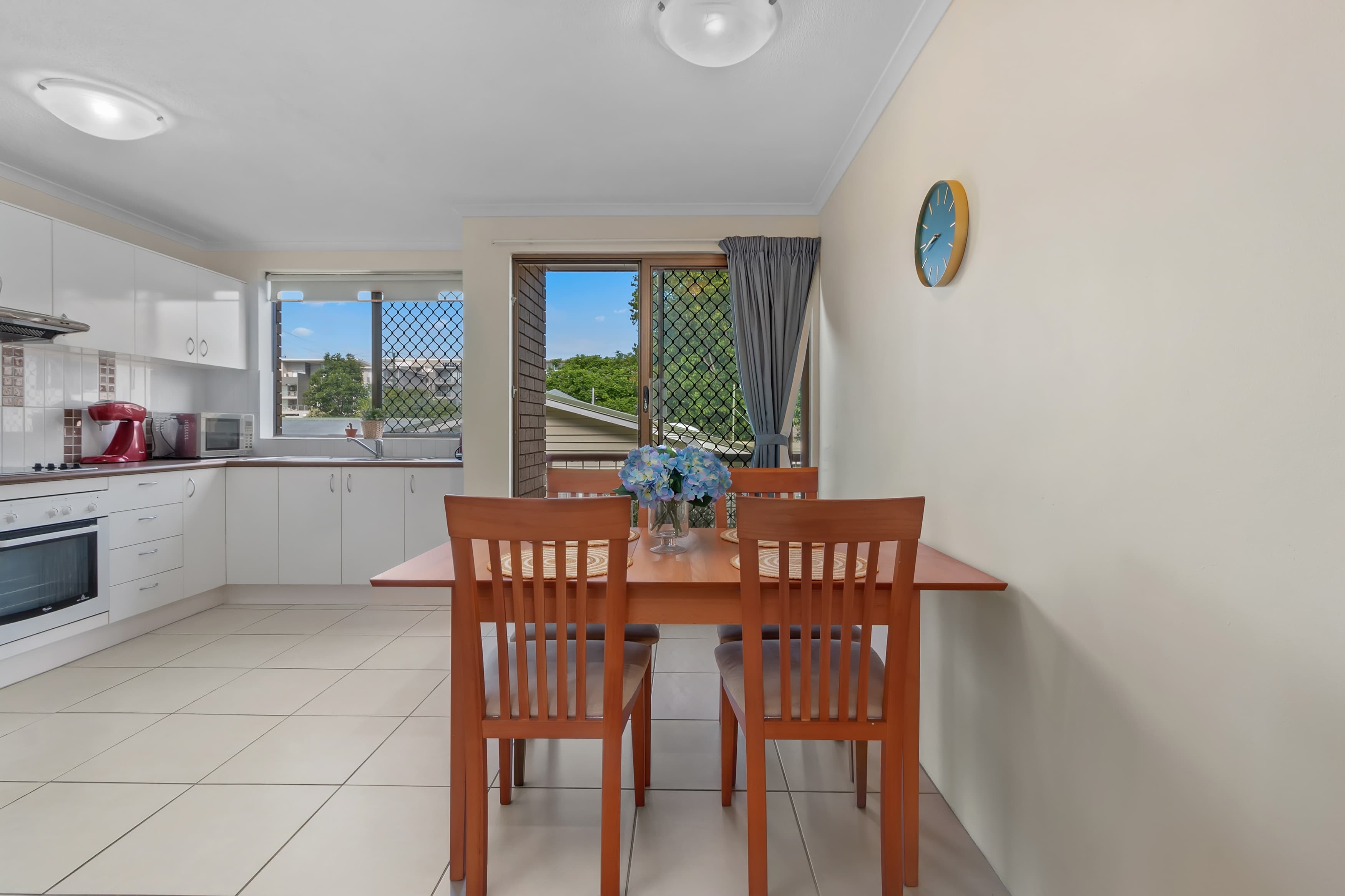 2/10 Ward Street, Indooroopilly - Thumbnail 2