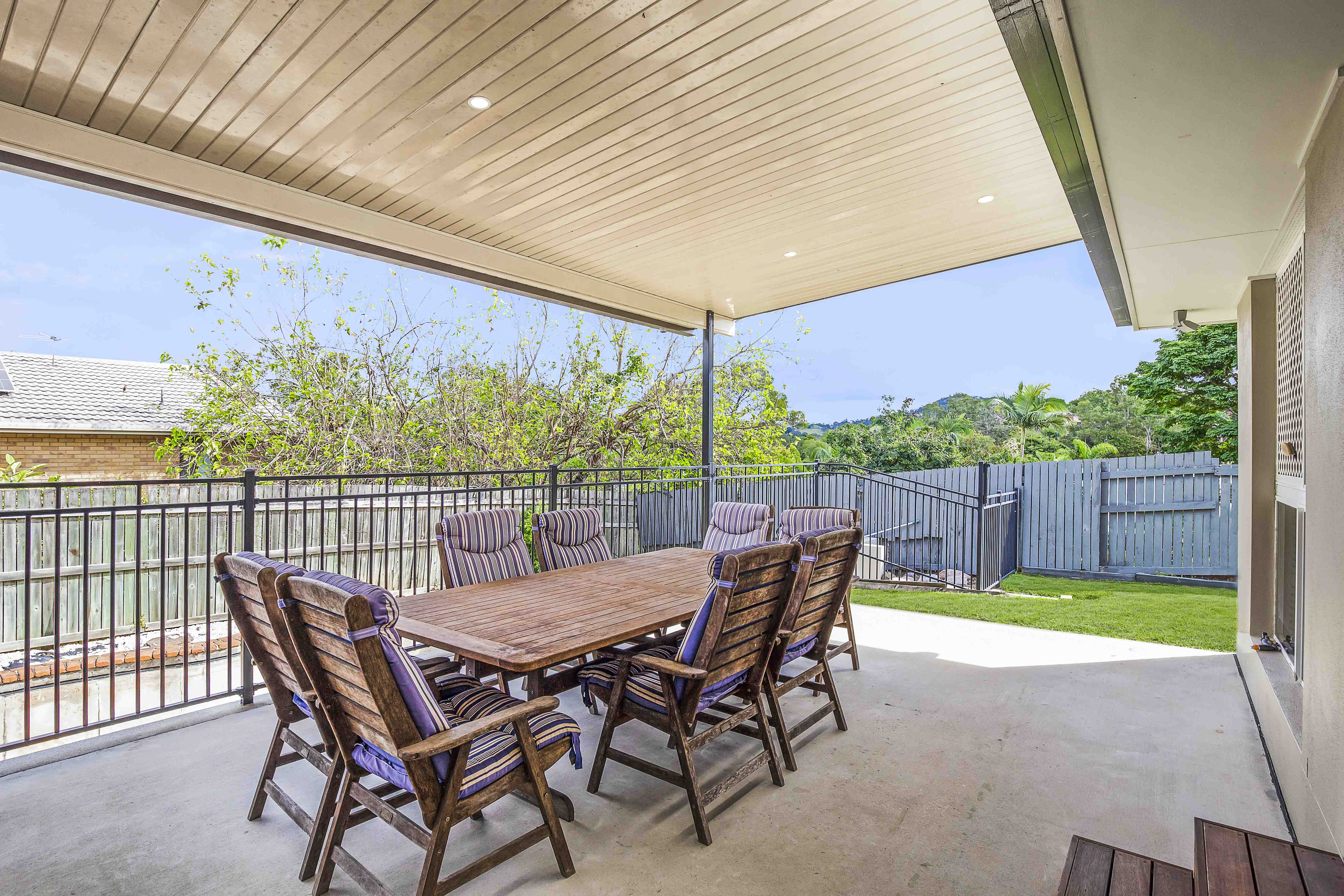 1 Brookvale Close, Kenmore Hills - Thumbnail 3