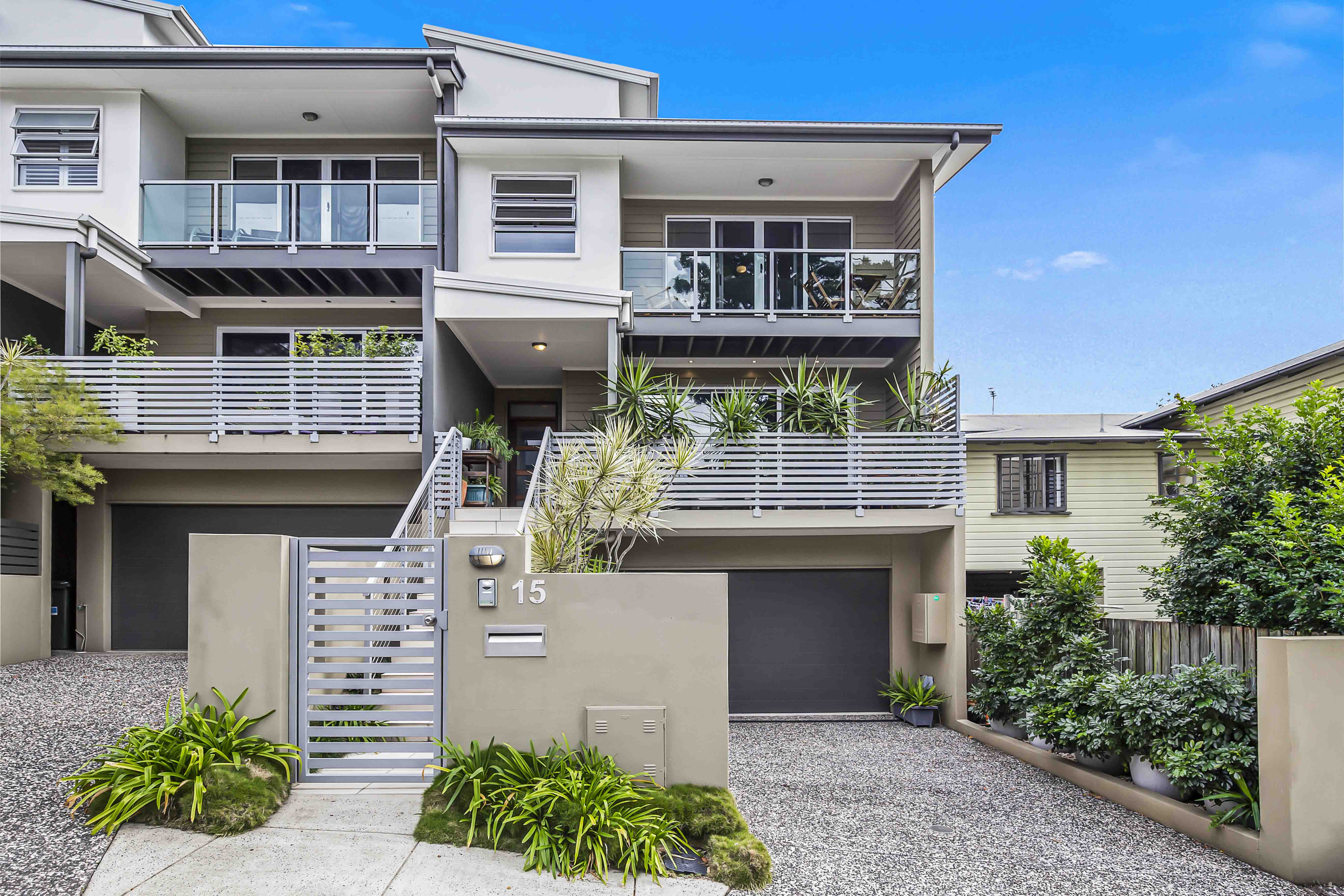 15 Queens Road, Taringa - Image 1