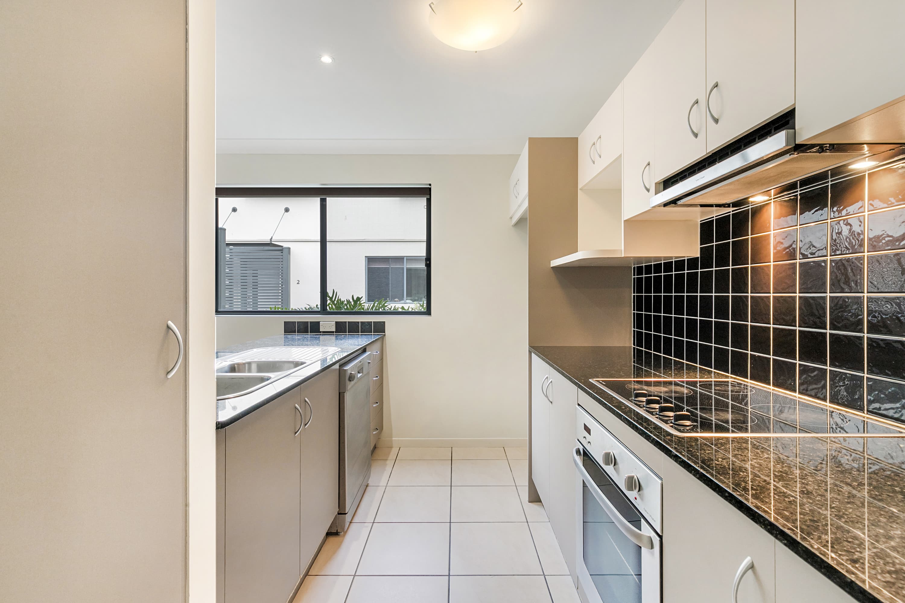 3/37 Indooroopilly R..., Taringa - Thumbnail 3