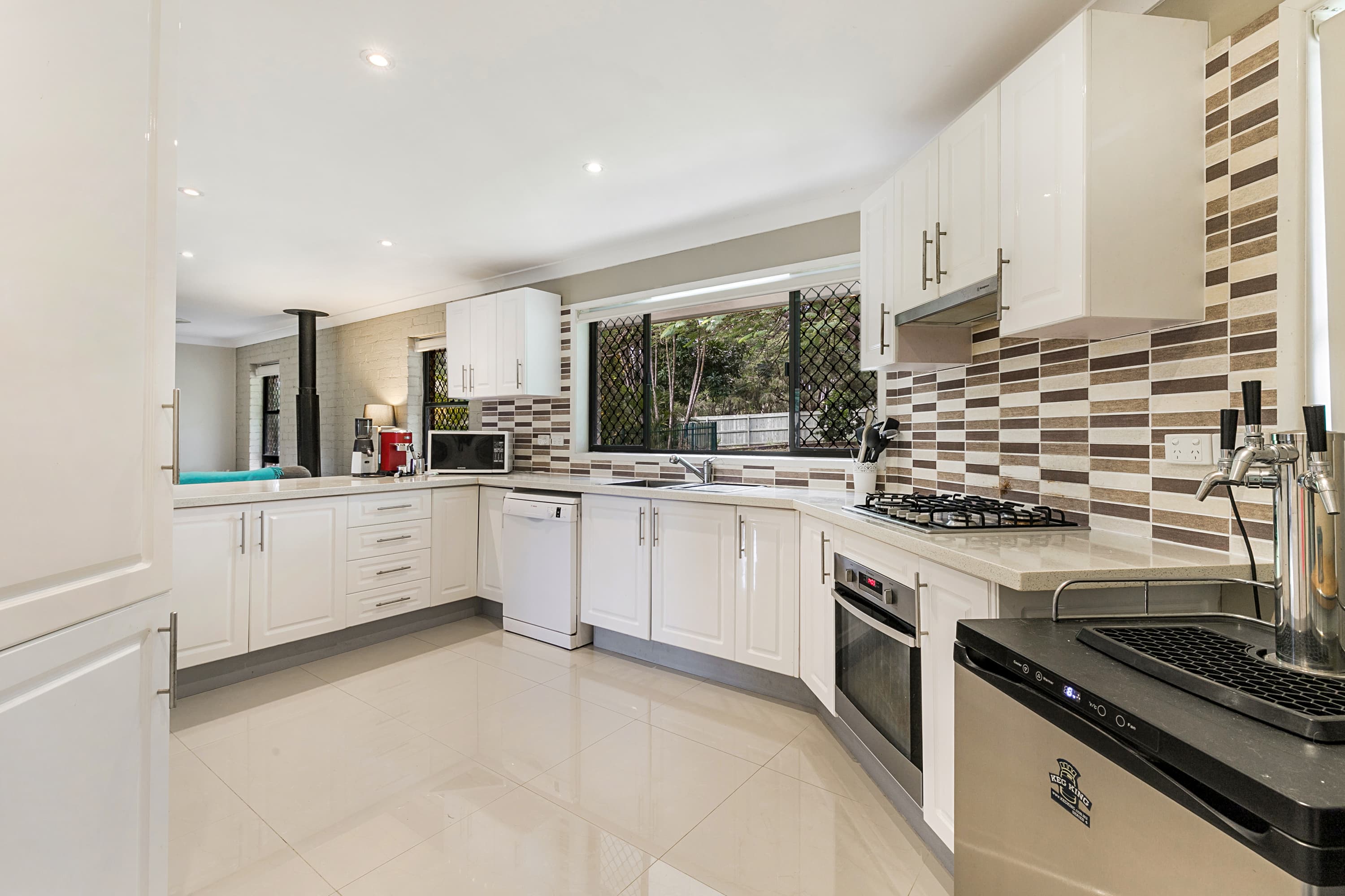 5 Whela Close, Karana Downs - Thumbnail 2