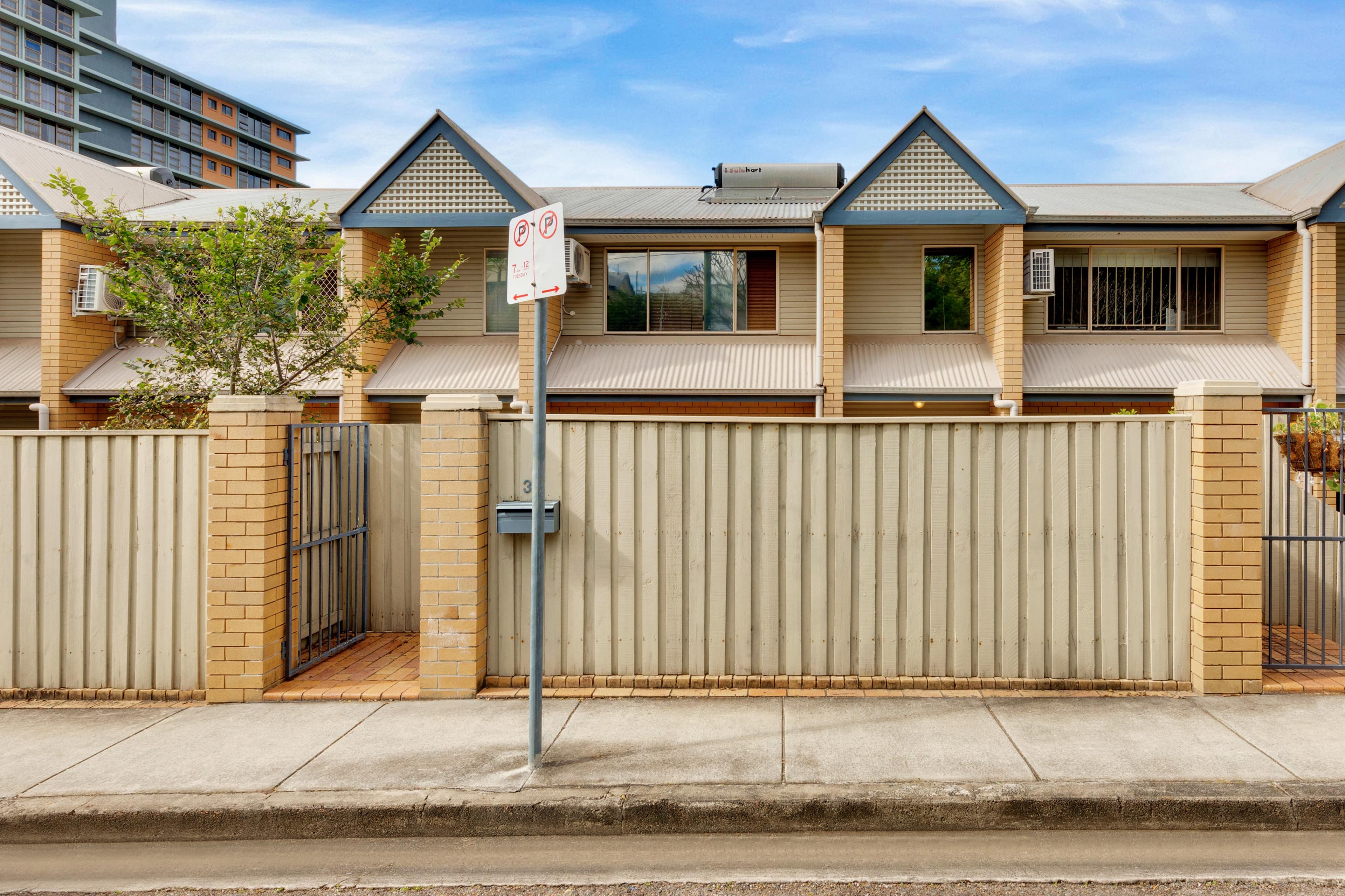 3/53 Sandford Street, St Lucia - Image 1