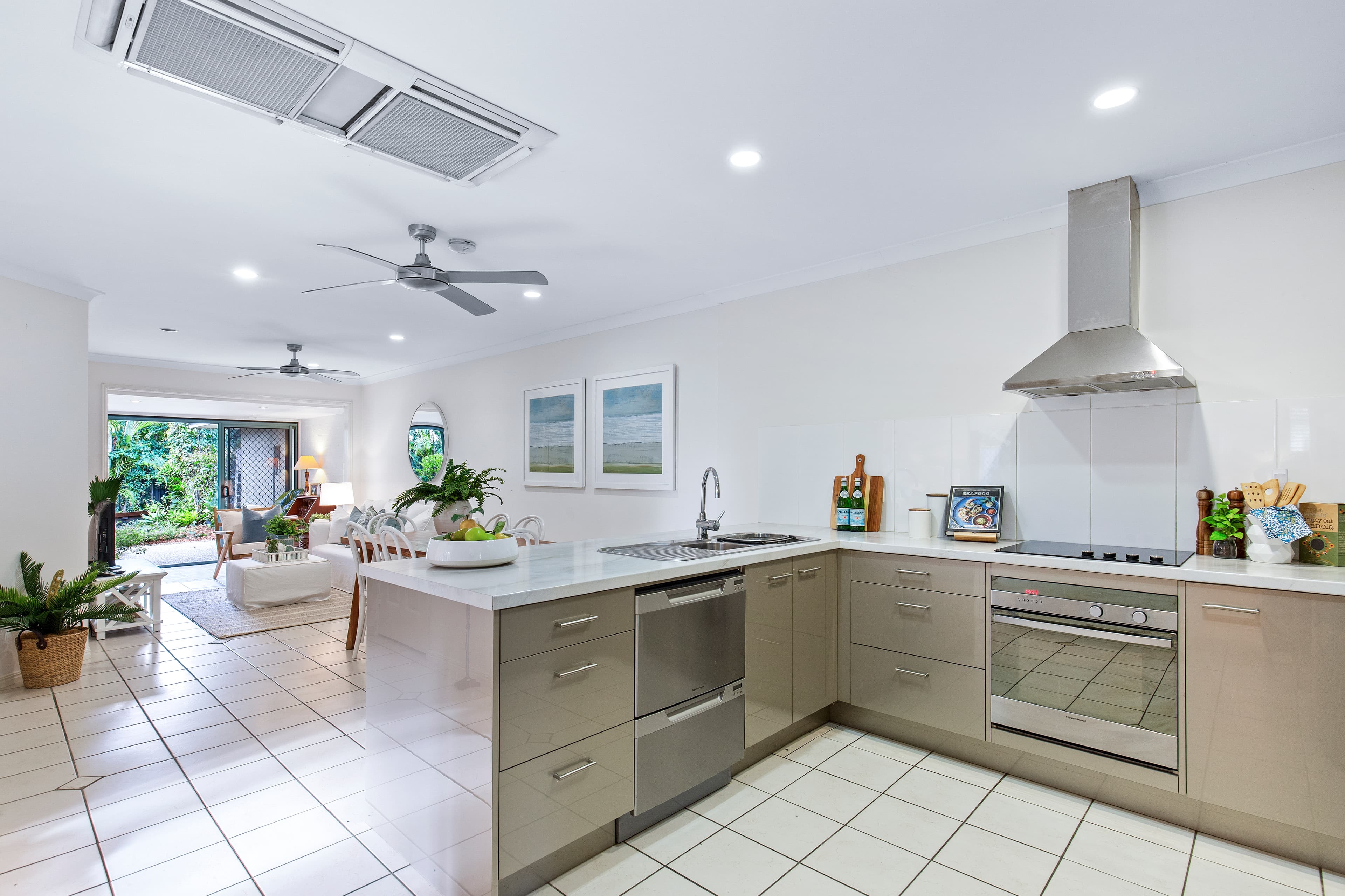 14/316 Long Street E..., Graceville - Thumbnail 2