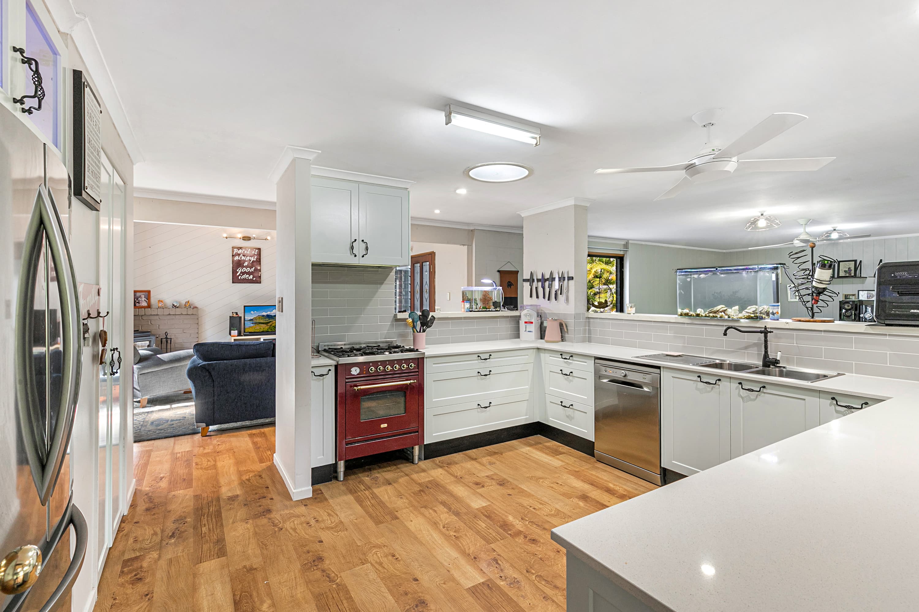 16 Third Avenue, Barellan Point - Thumbnail 2