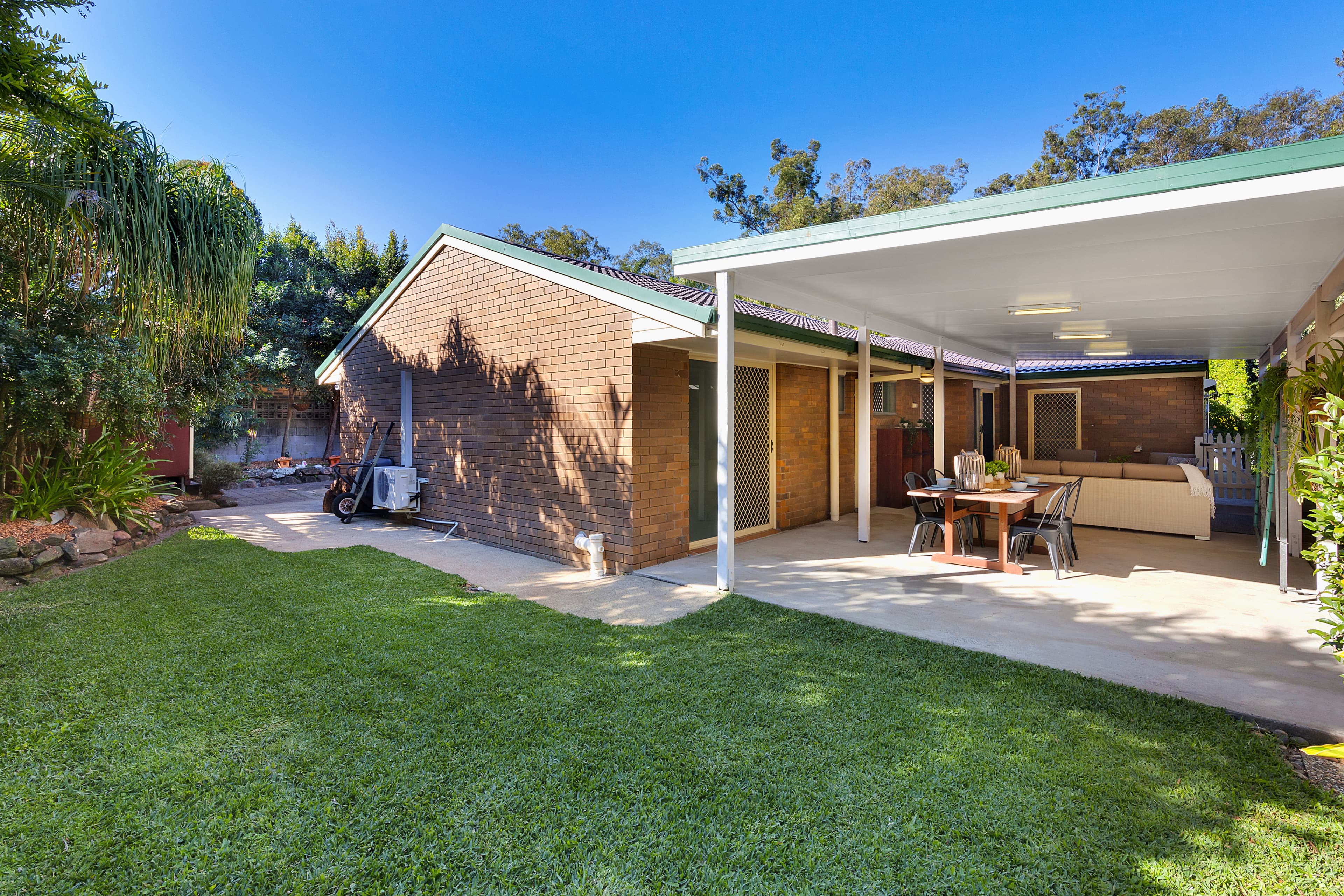 9 Lant Street, Chapel Hill - Image 1