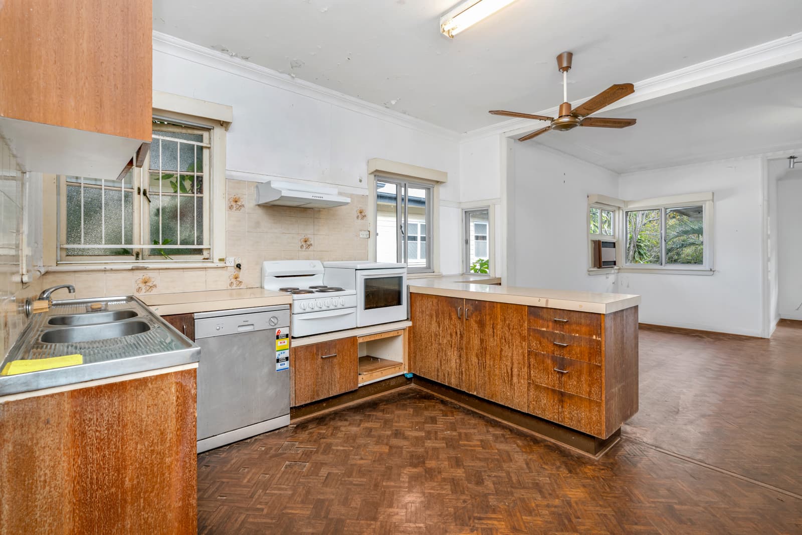 86 Dell Road, St Lucia - Thumbnail 5