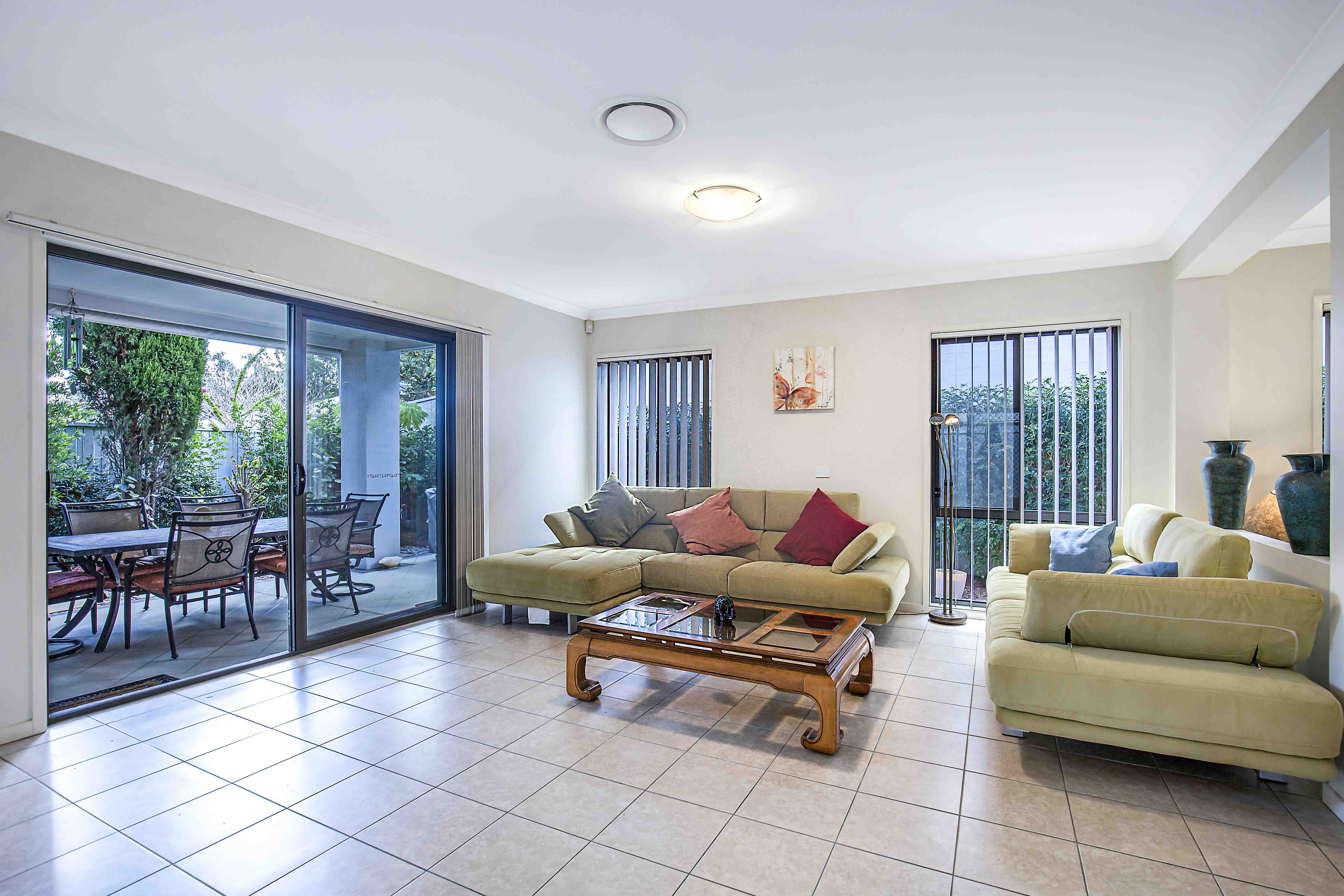 6 Greenway Circuit, Mount Ommaney - Thumbnail 2